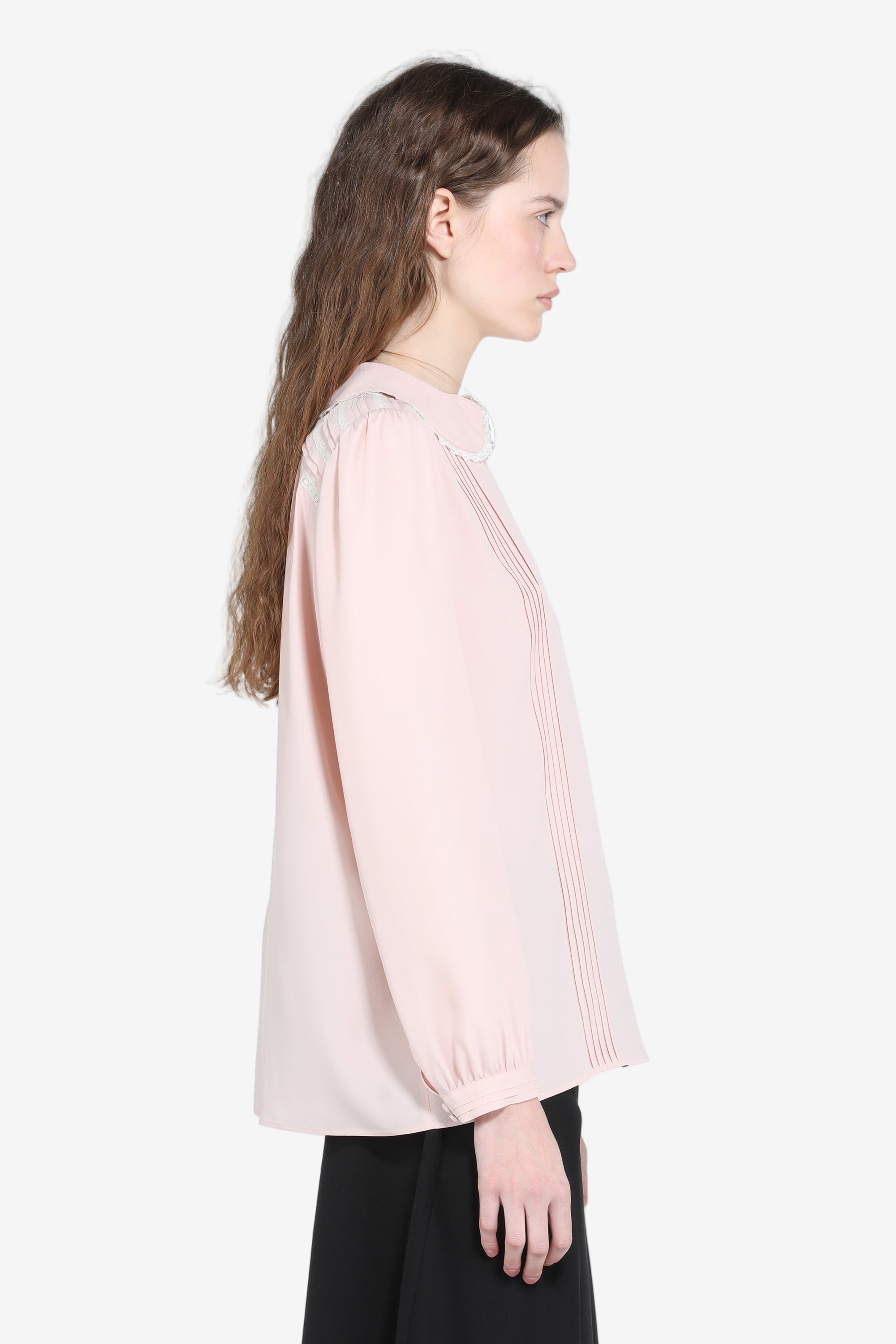 Blouse with round collar