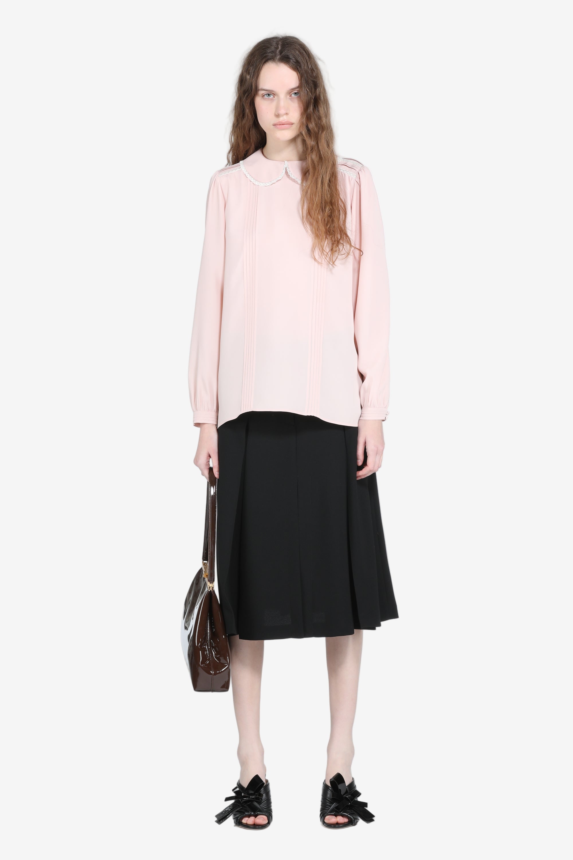 Blouse with round collar