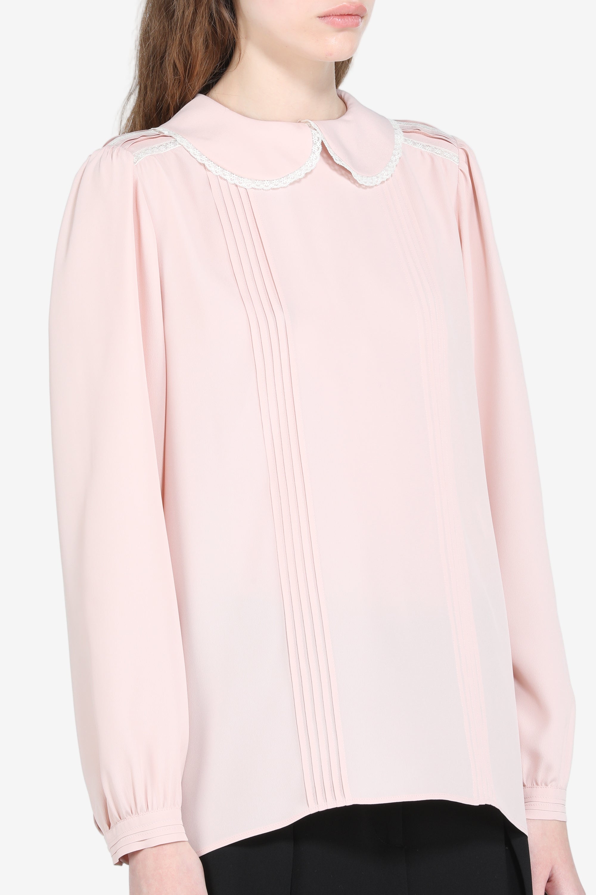 Blouse with round collar