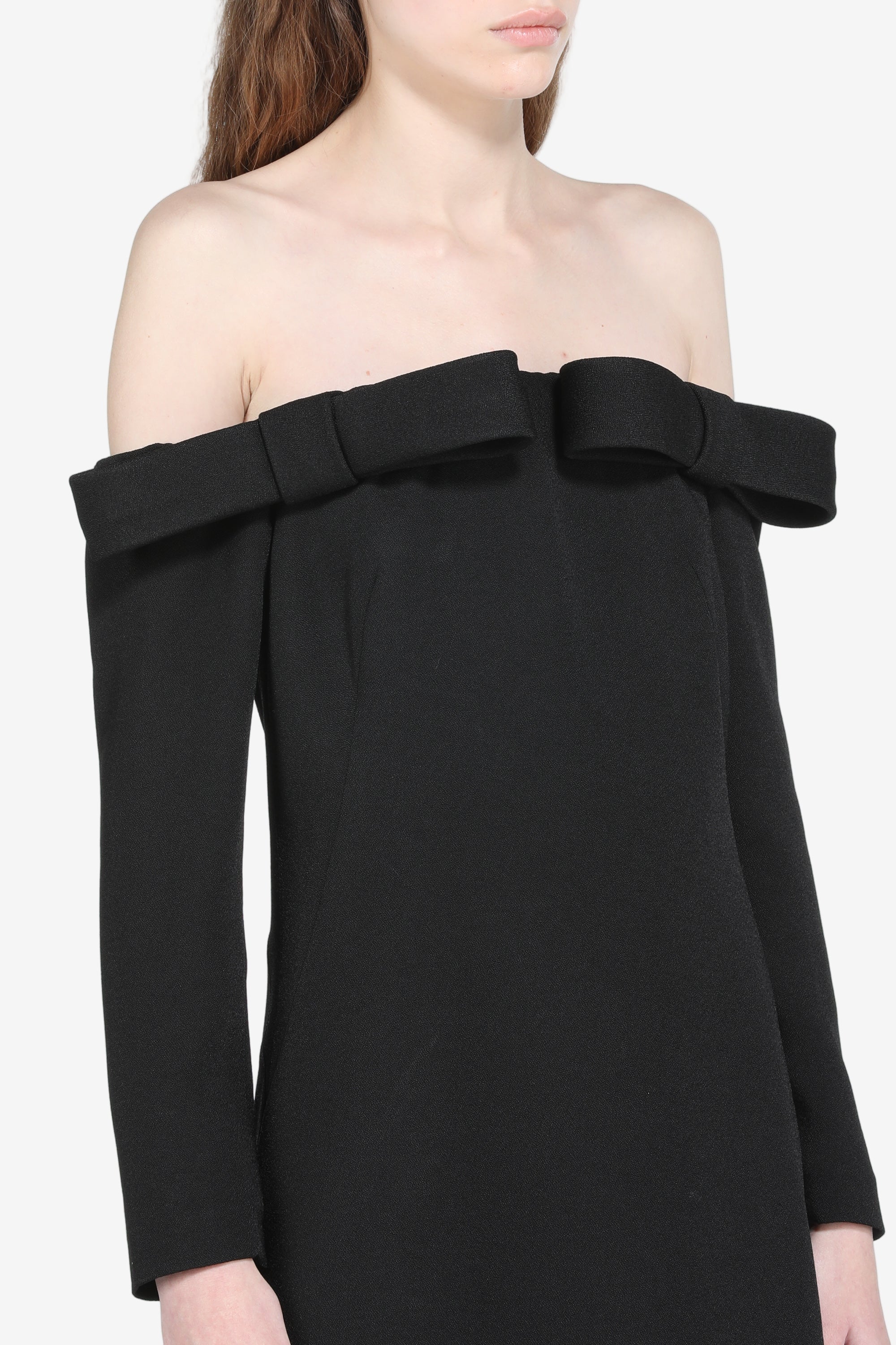 Long-sleeved dress with off-the-shoulders