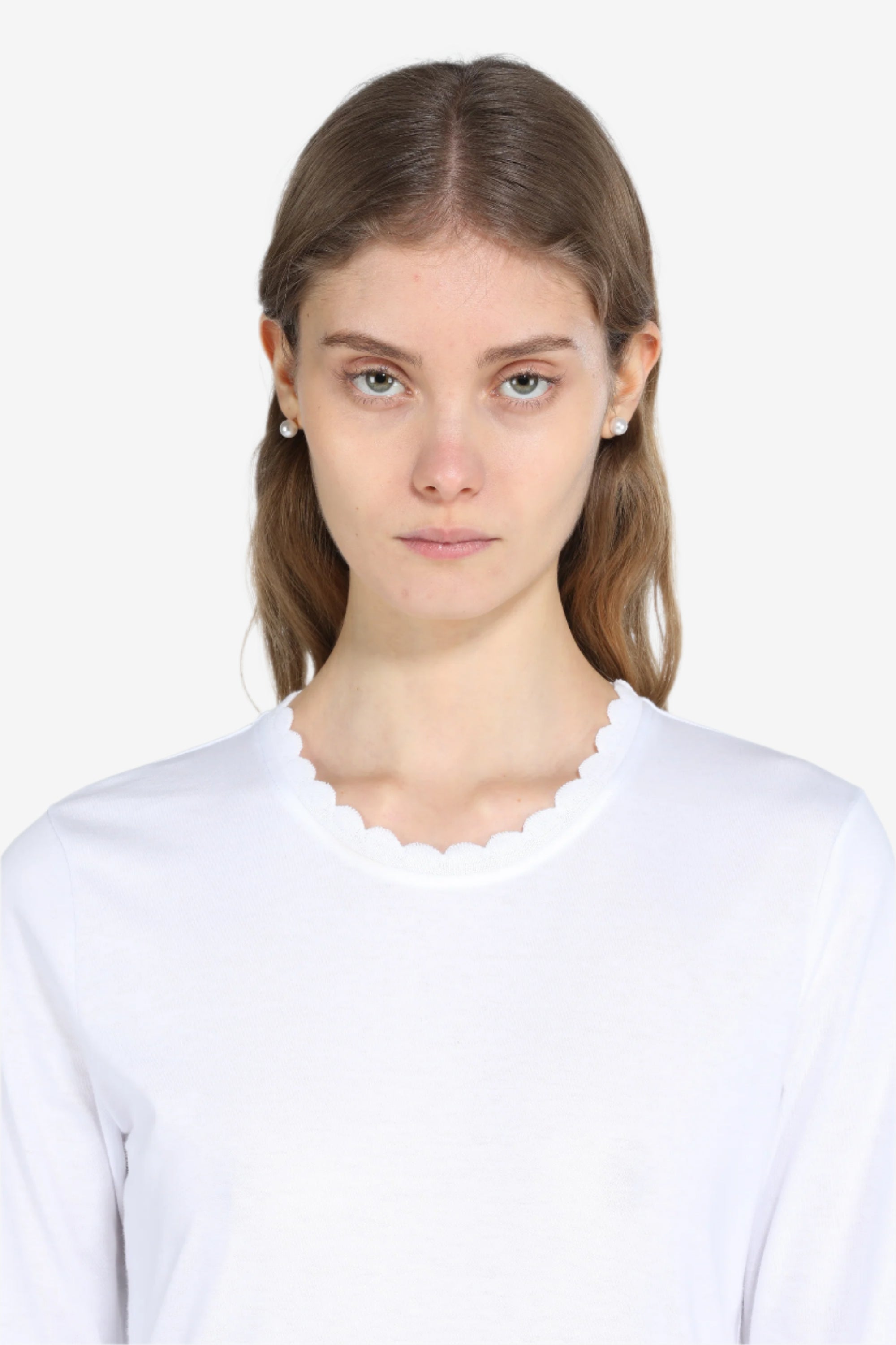 Golden earrings with pearl