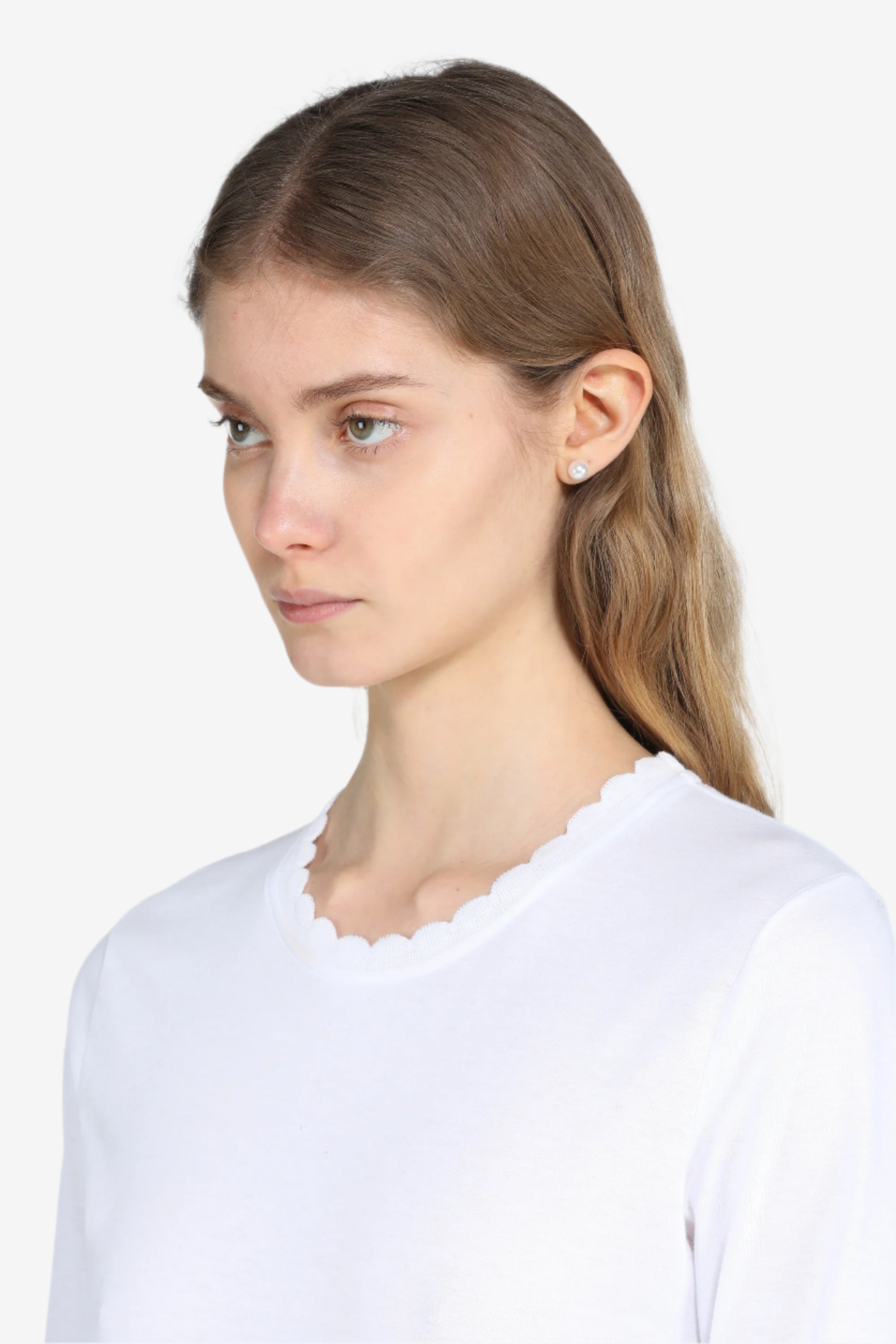 Golden earrings with pearl
