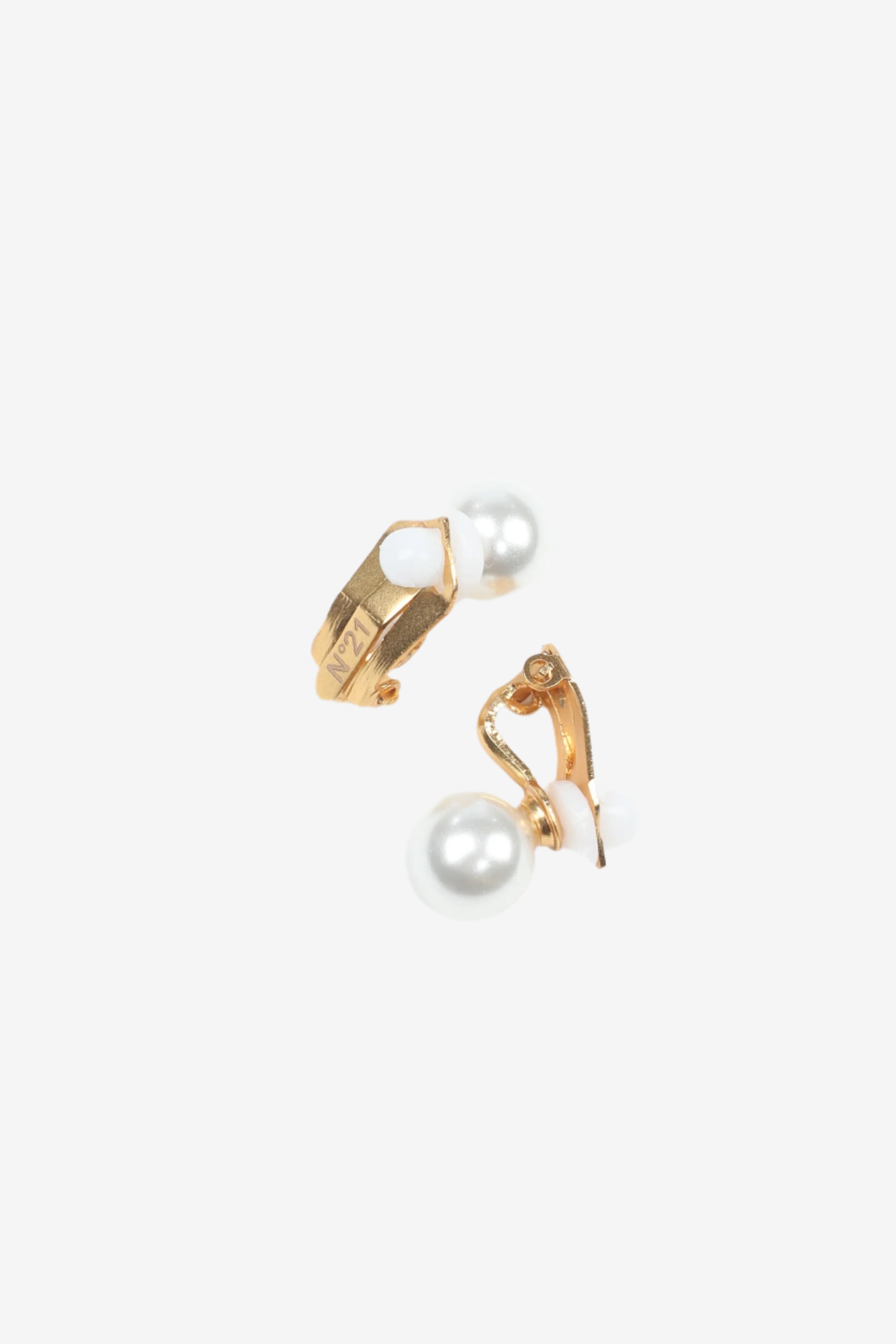 Golden earrings with pearl