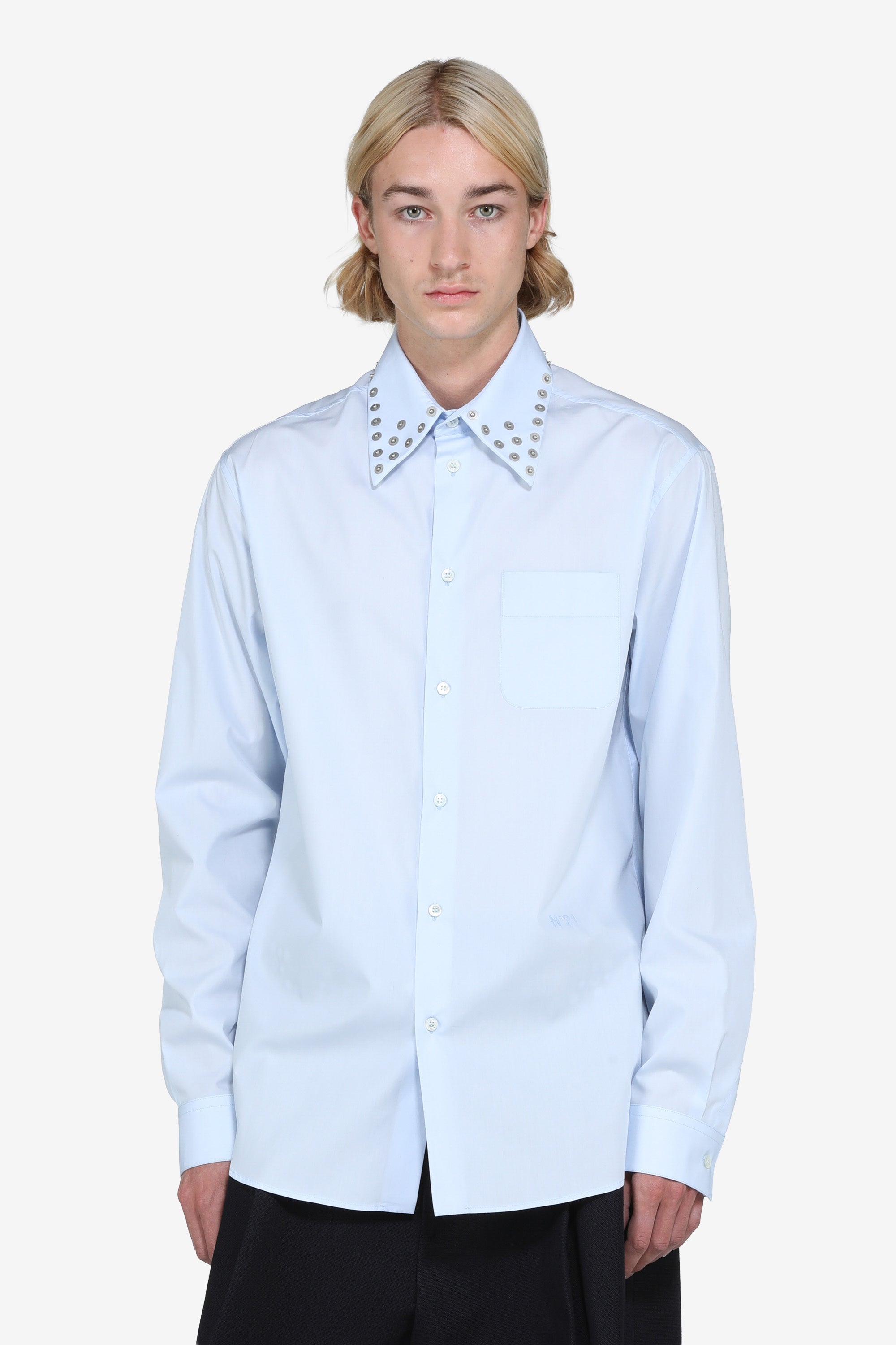 Camicia con borchie sul colletto