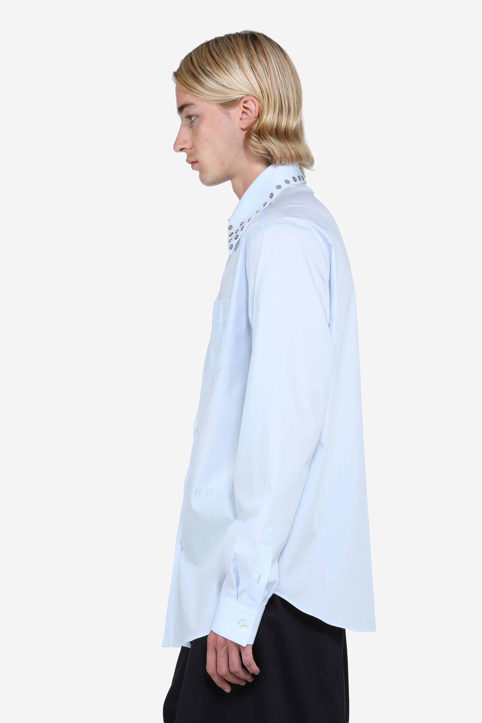 Camicia con borchie sul colletto