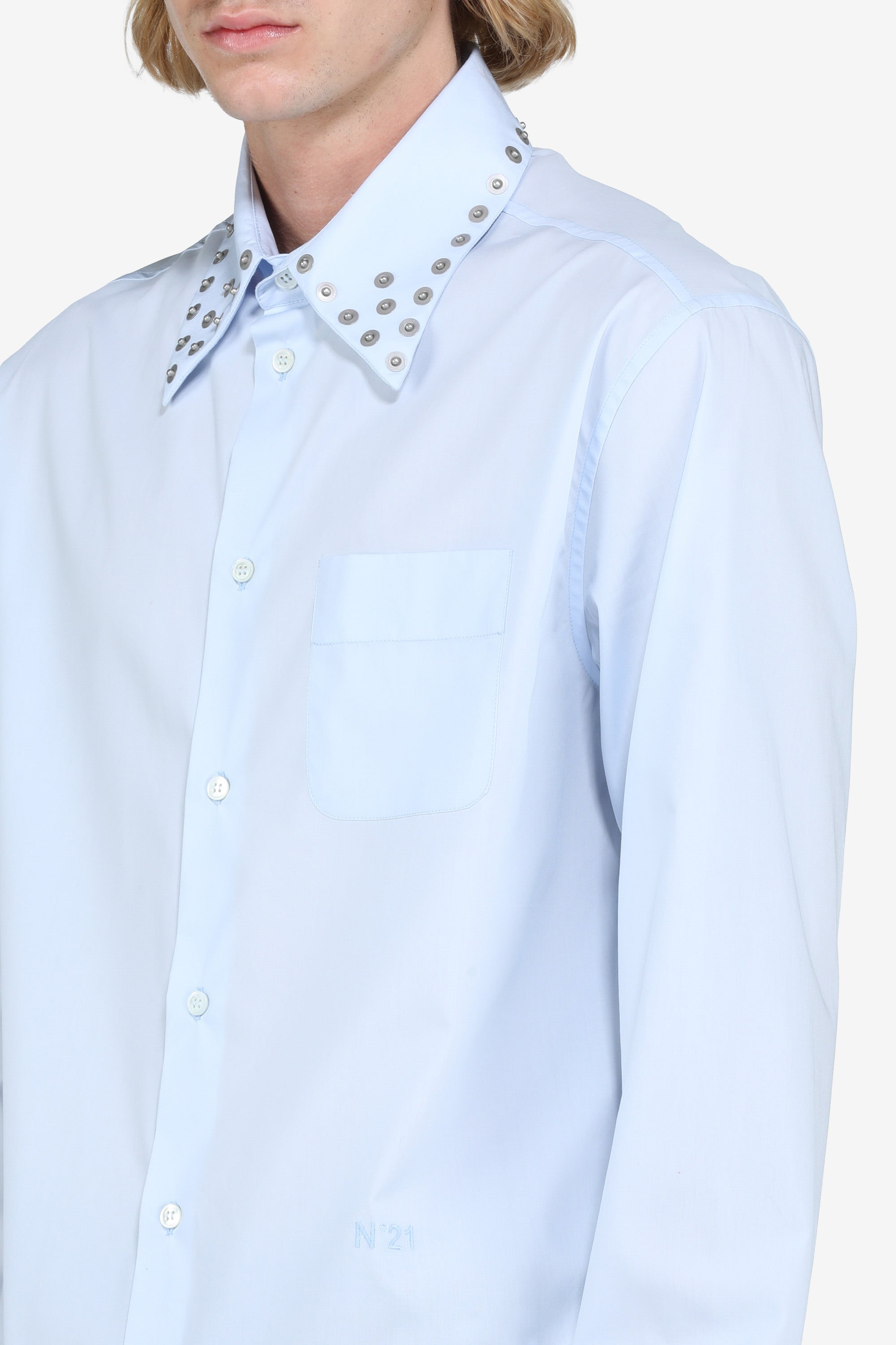 Camicia con borchie sul colletto