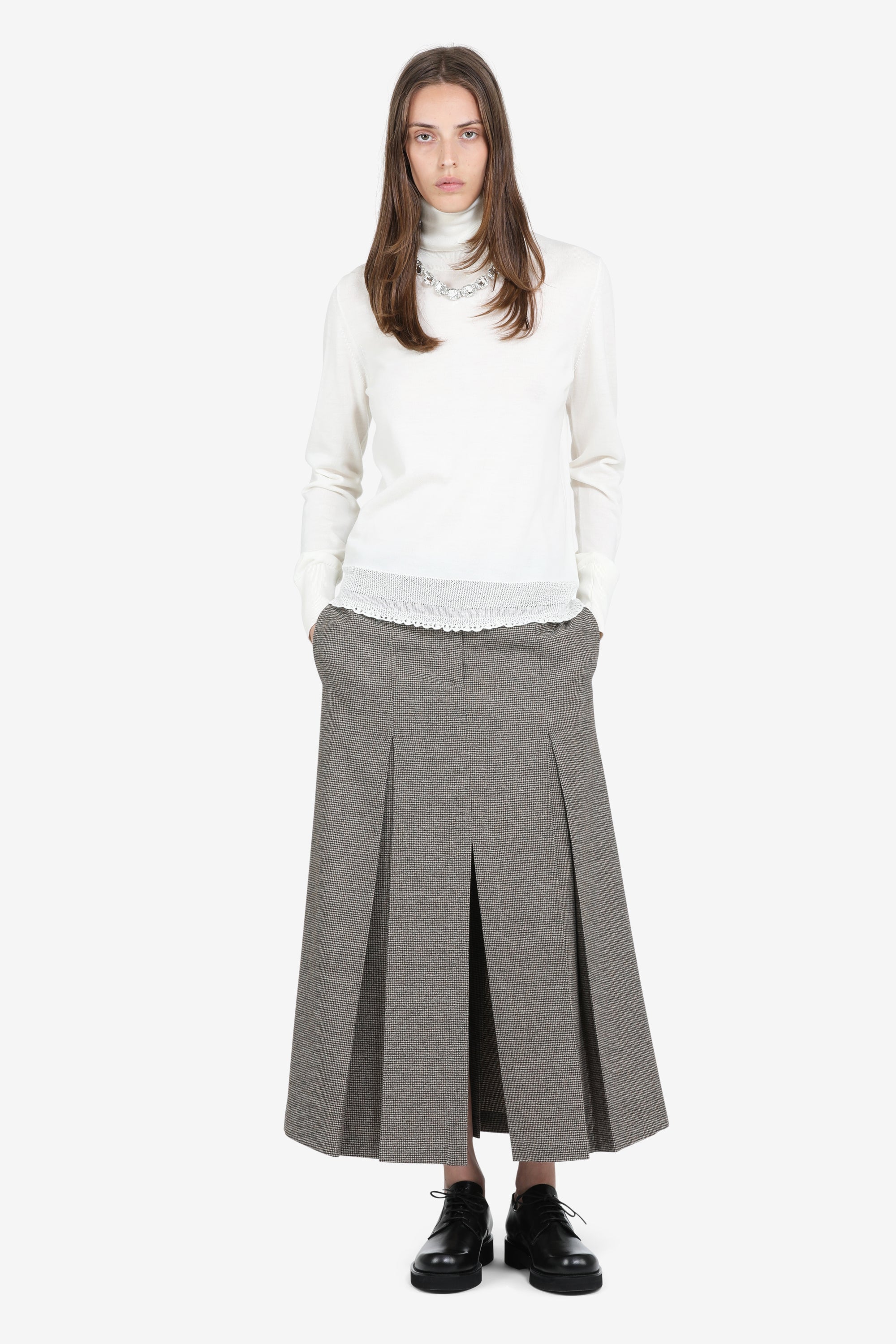 Long skirt with front slit
