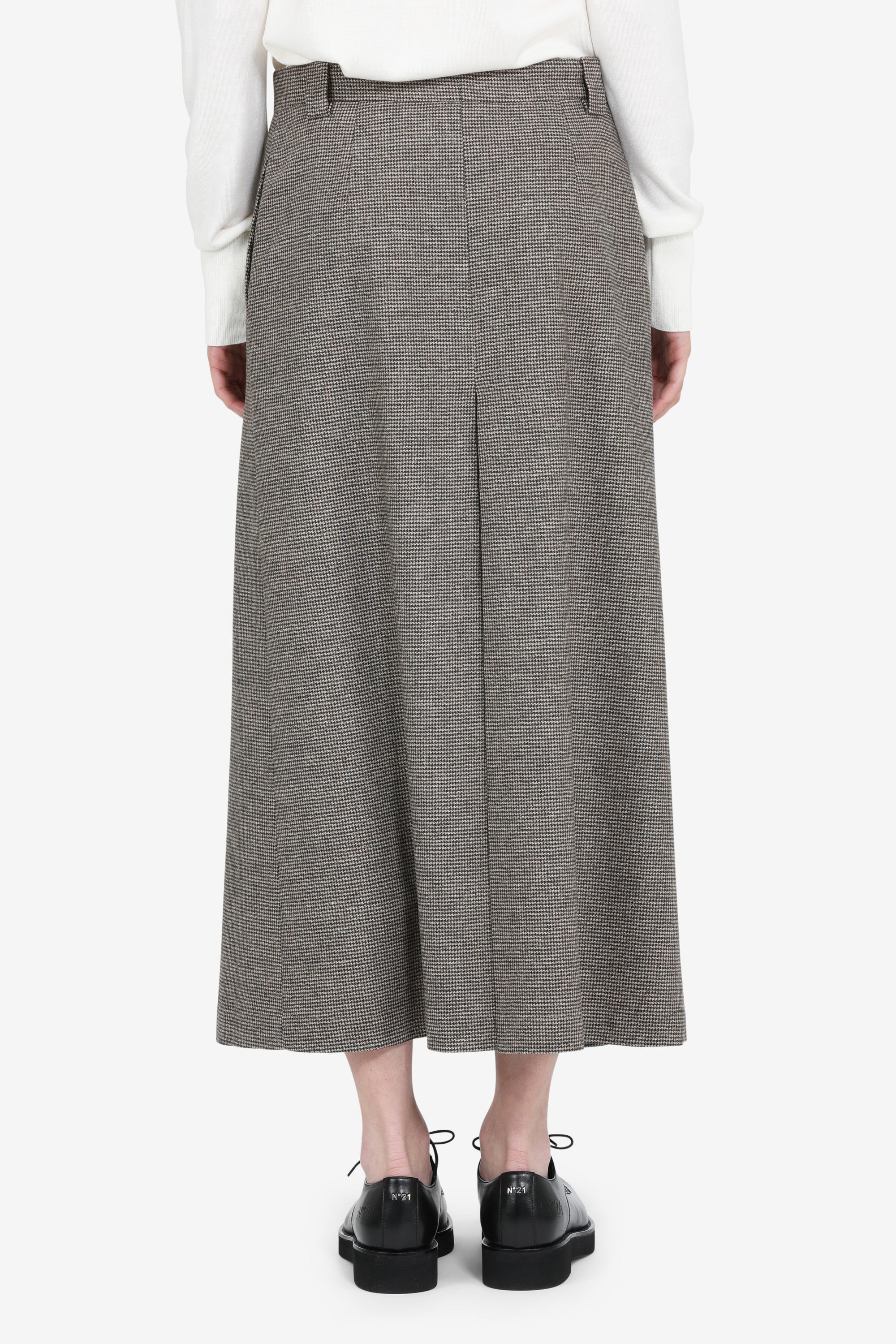 Long skirt with front slit