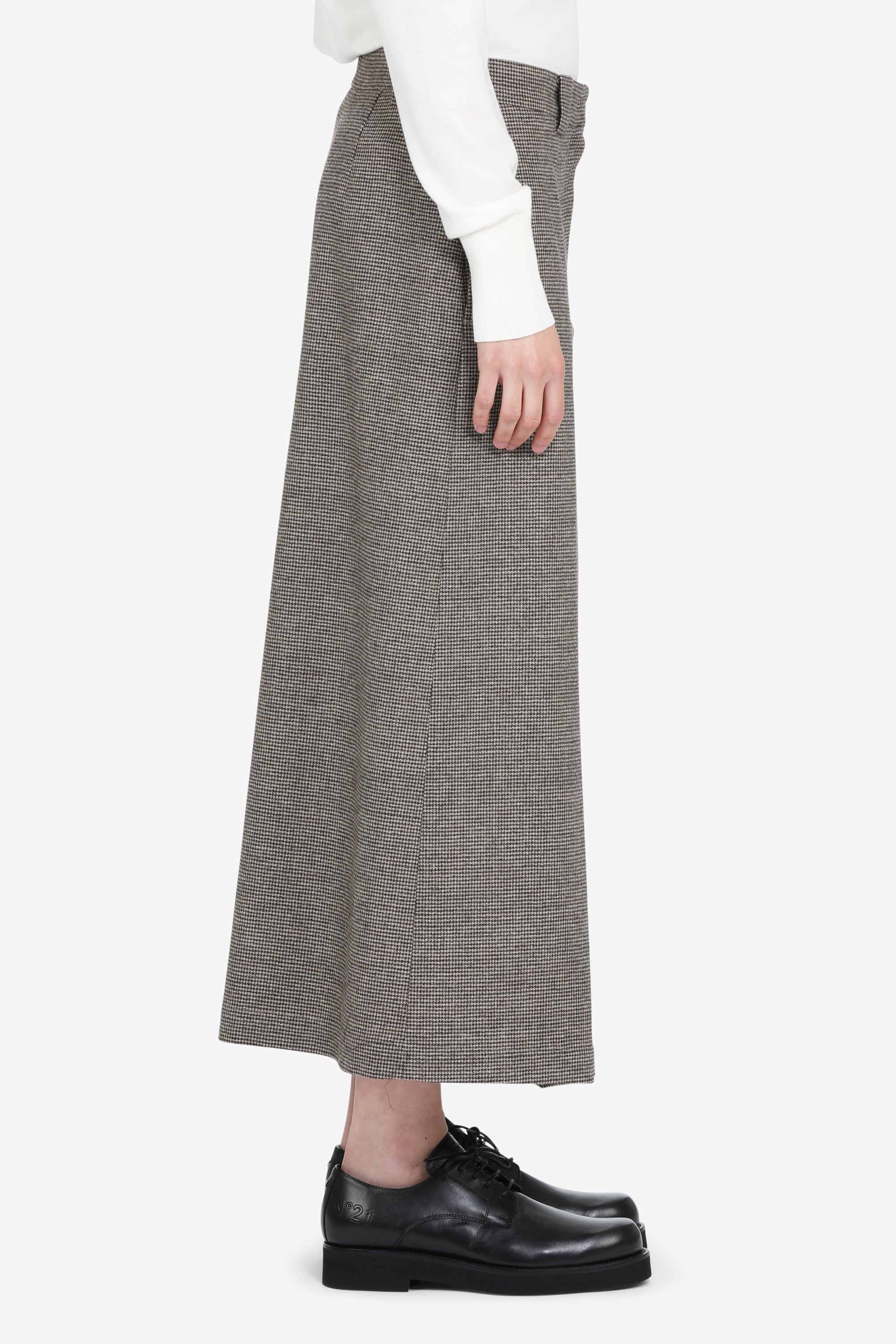 Long skirt with front slit