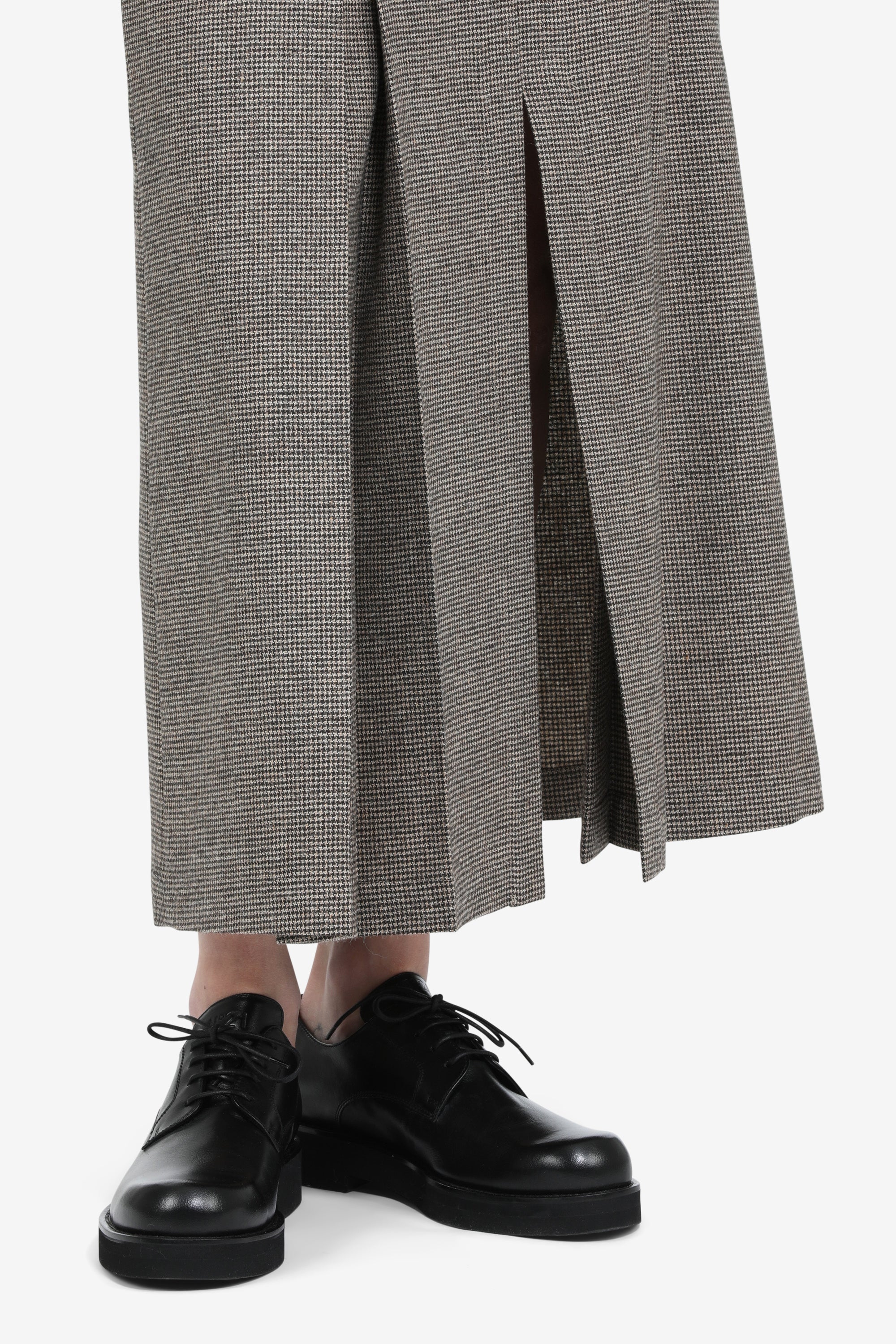 Long skirt with front slit