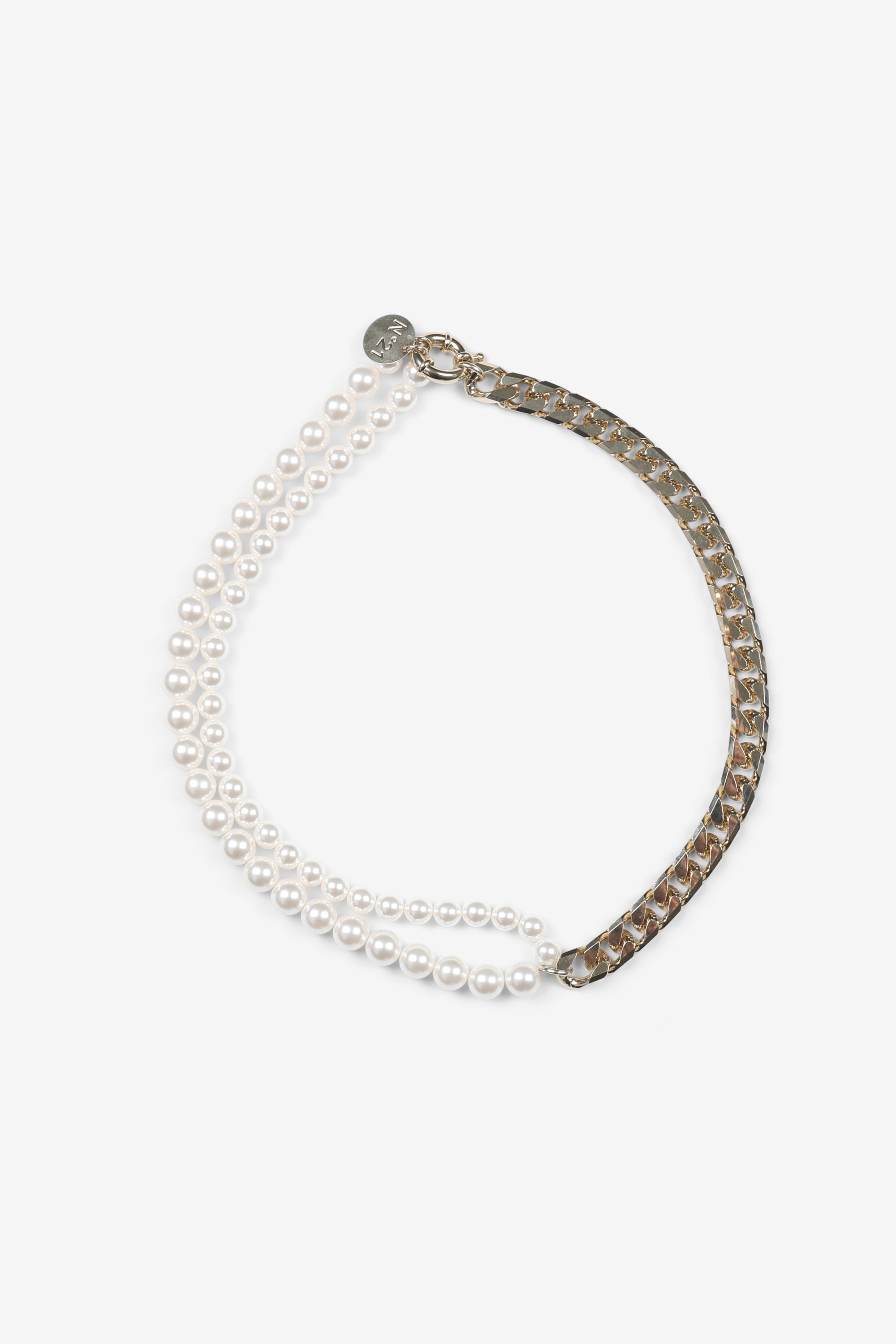 Necklace with chain and pearls