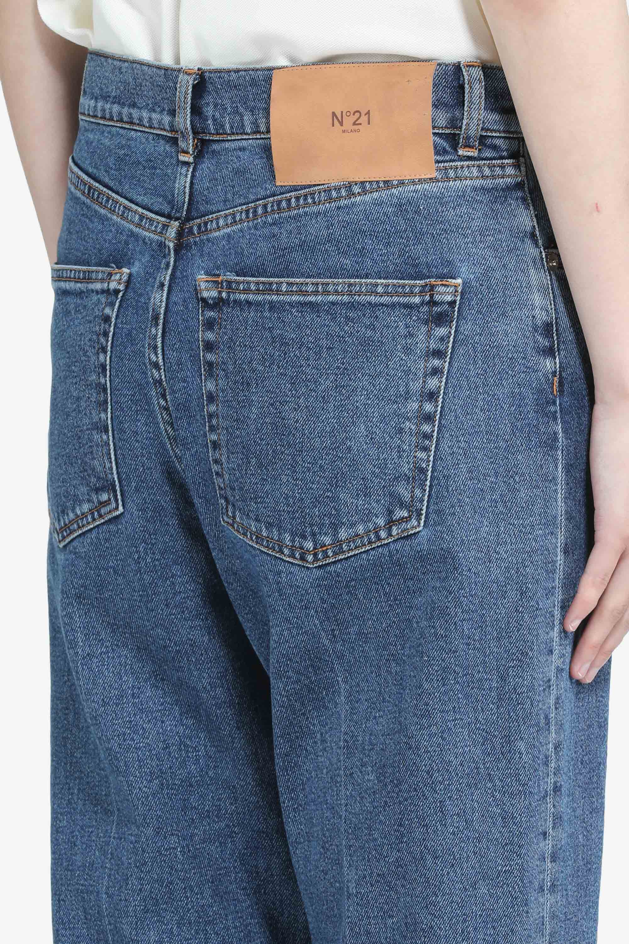 Jeans with raw contrast border