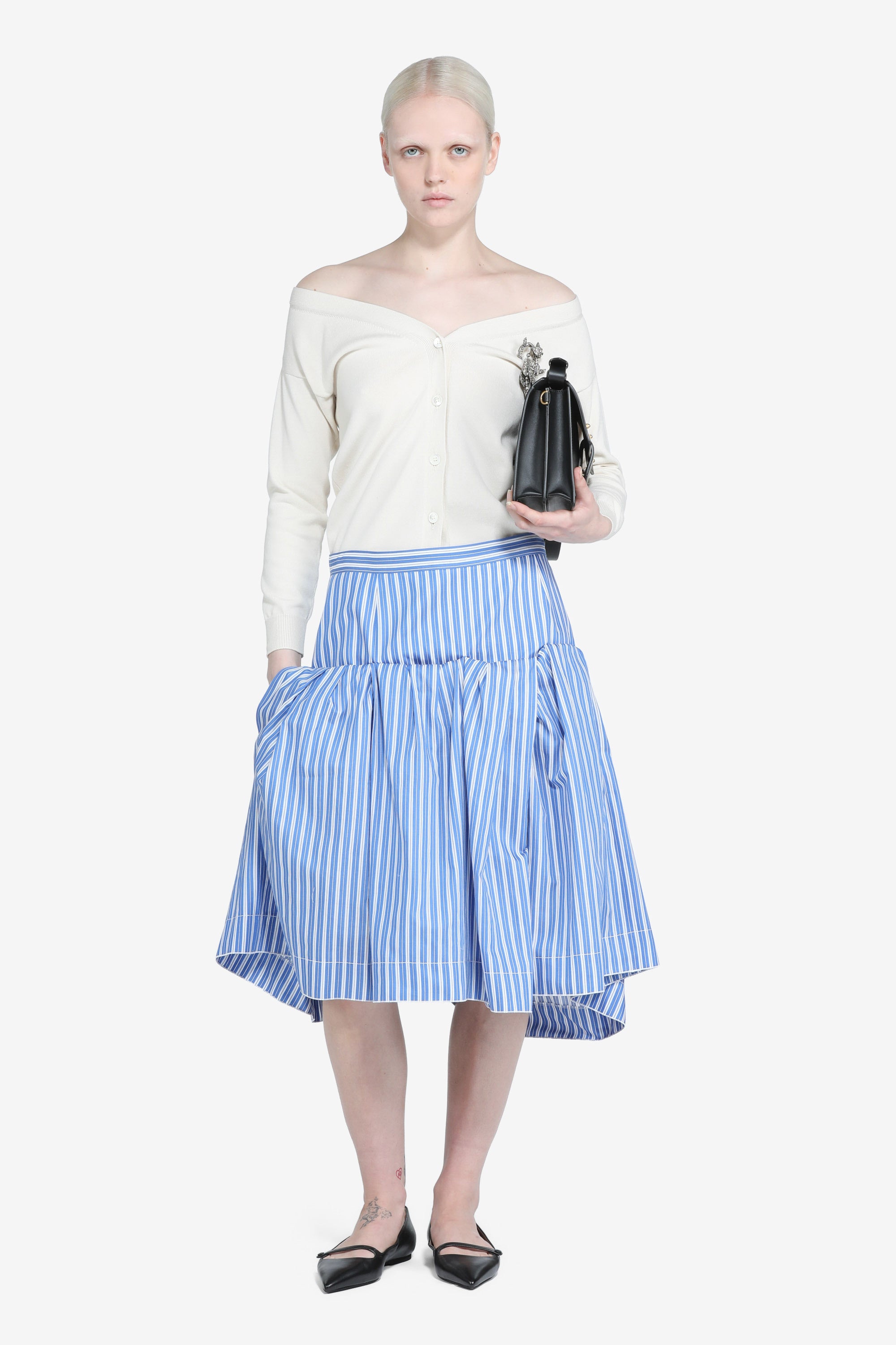 Long-sleeved cardigan sweater