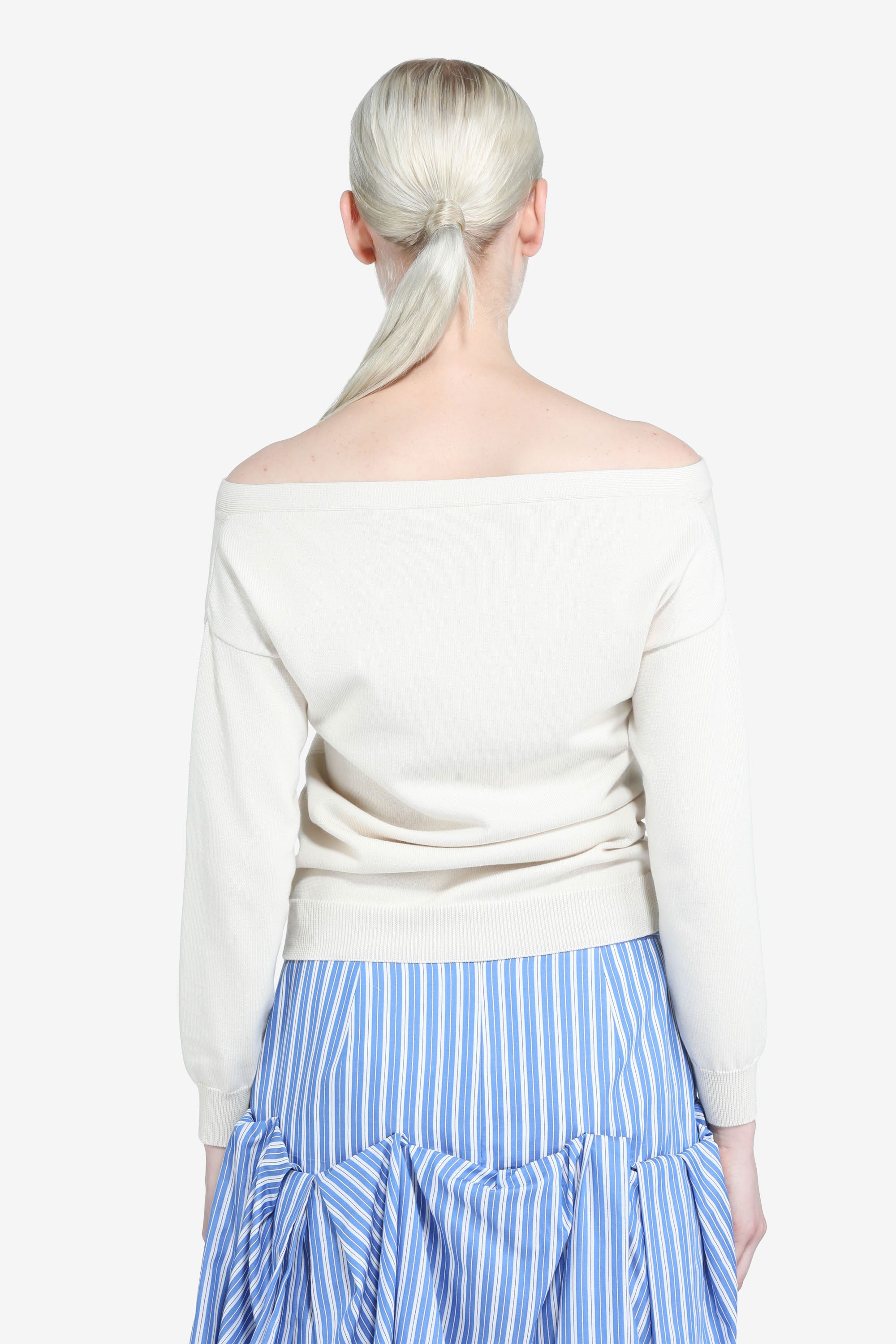 Long-sleeved cardigan sweater