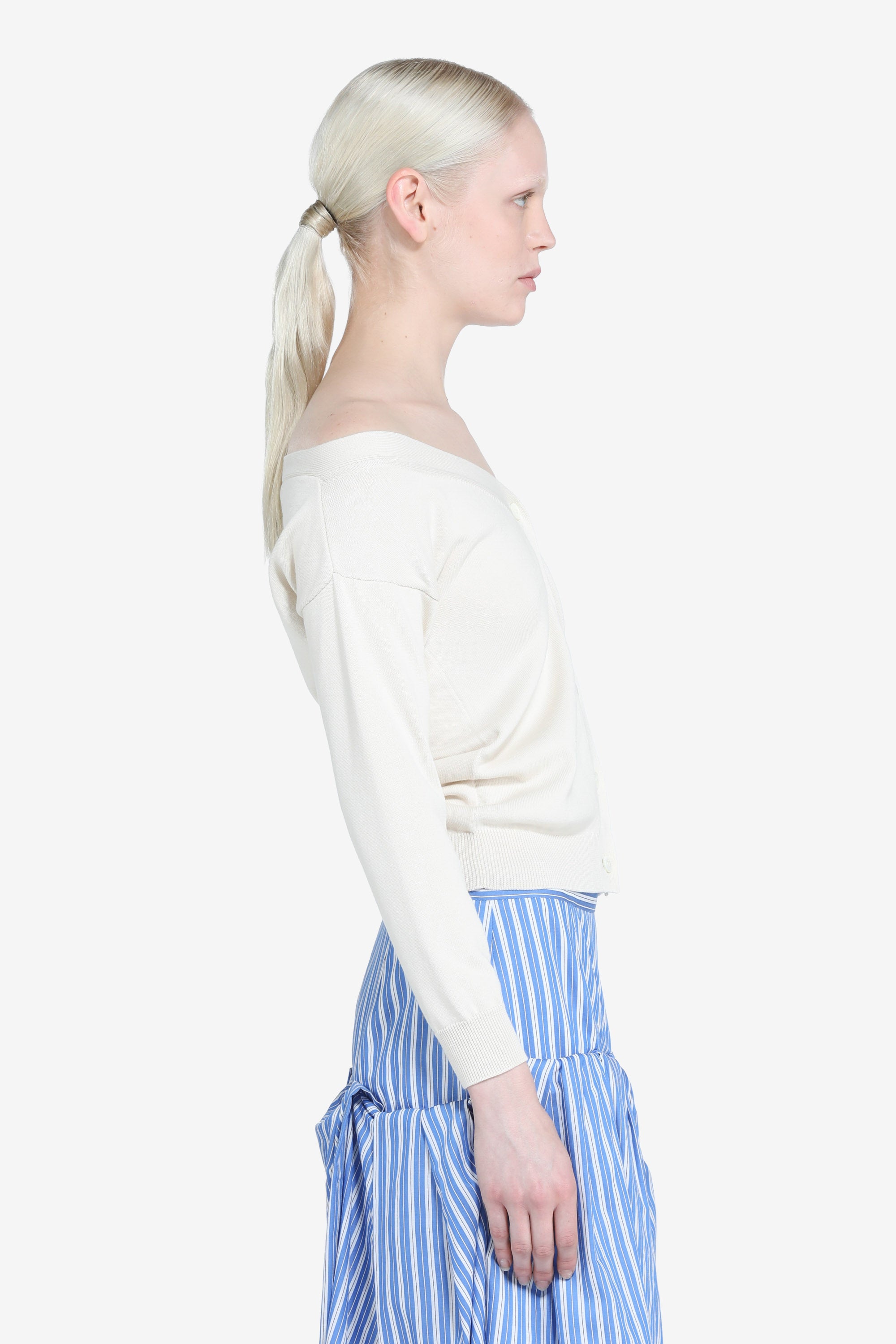 Long-sleeved cardigan sweater