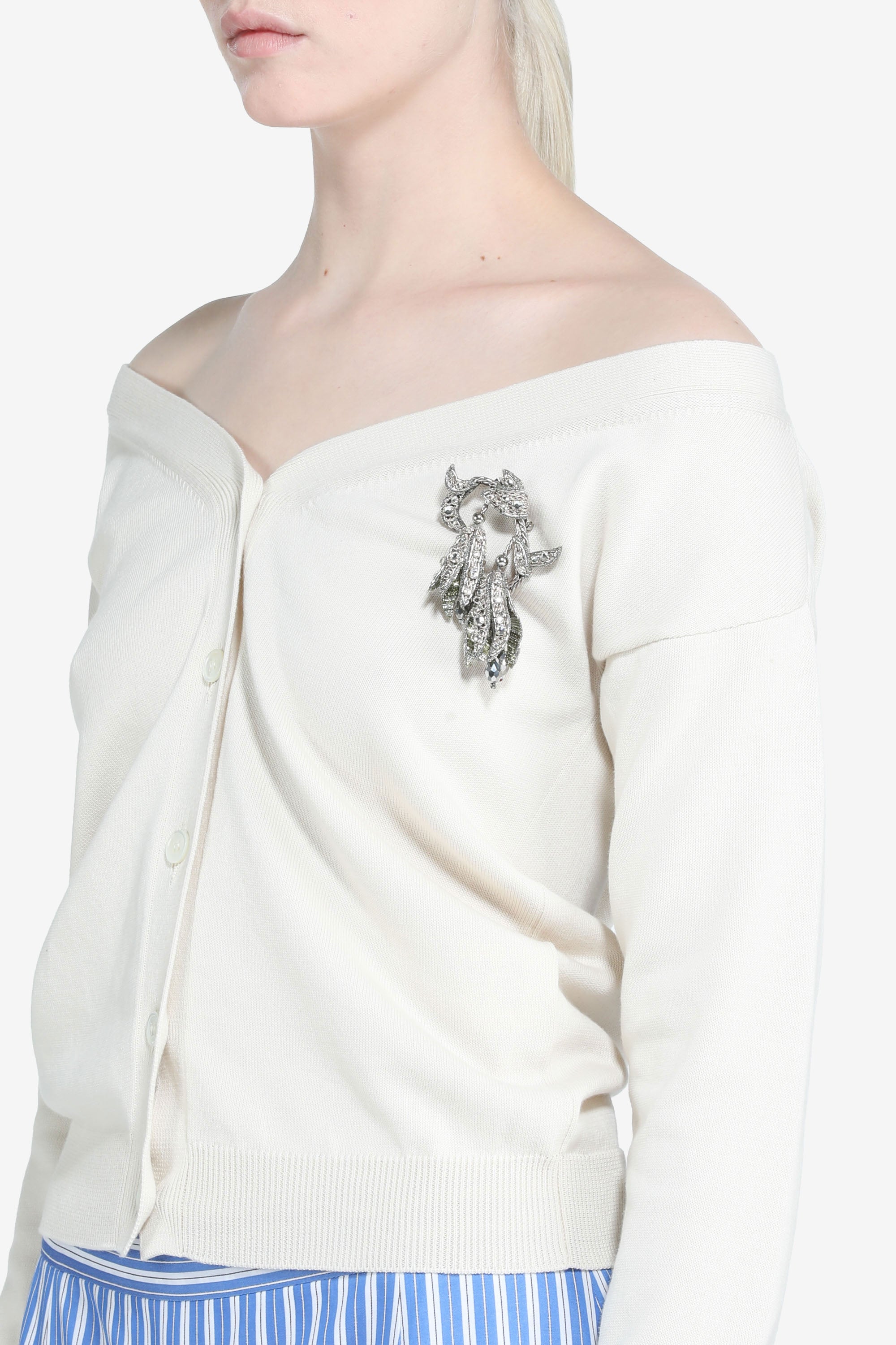 Long-sleeved cardigan sweater