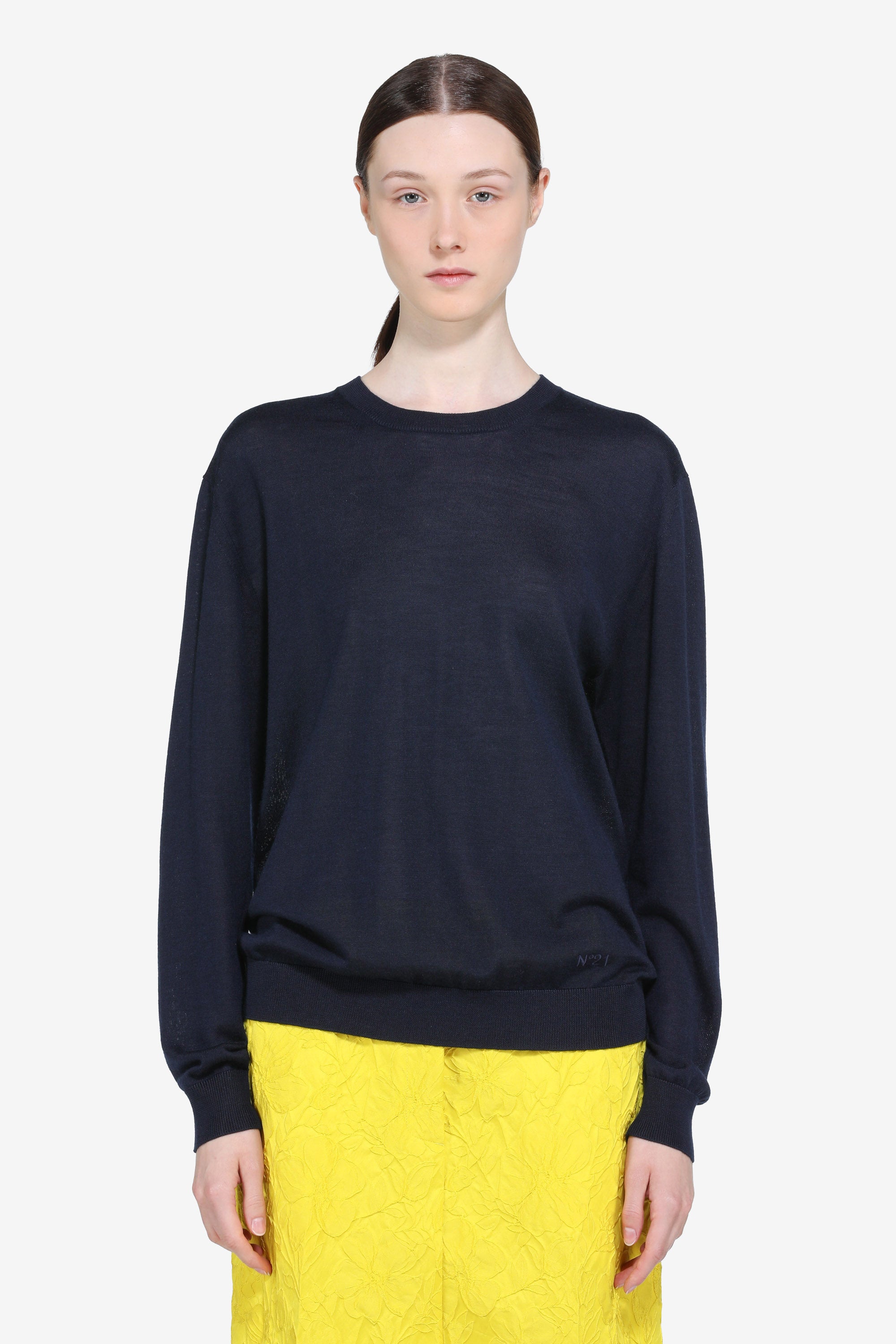 Long-sleeved crew neck sweater