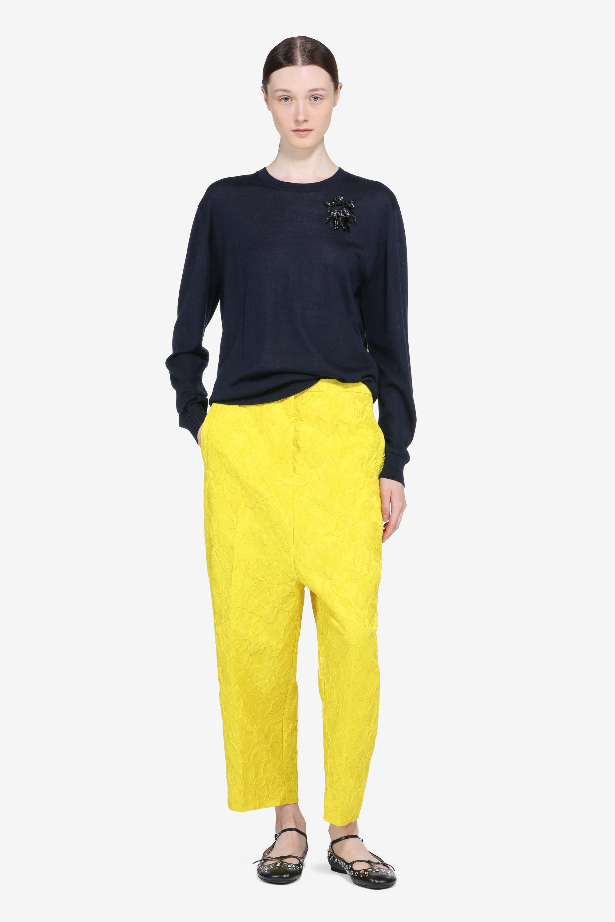 Long-sleeved crew neck sweater