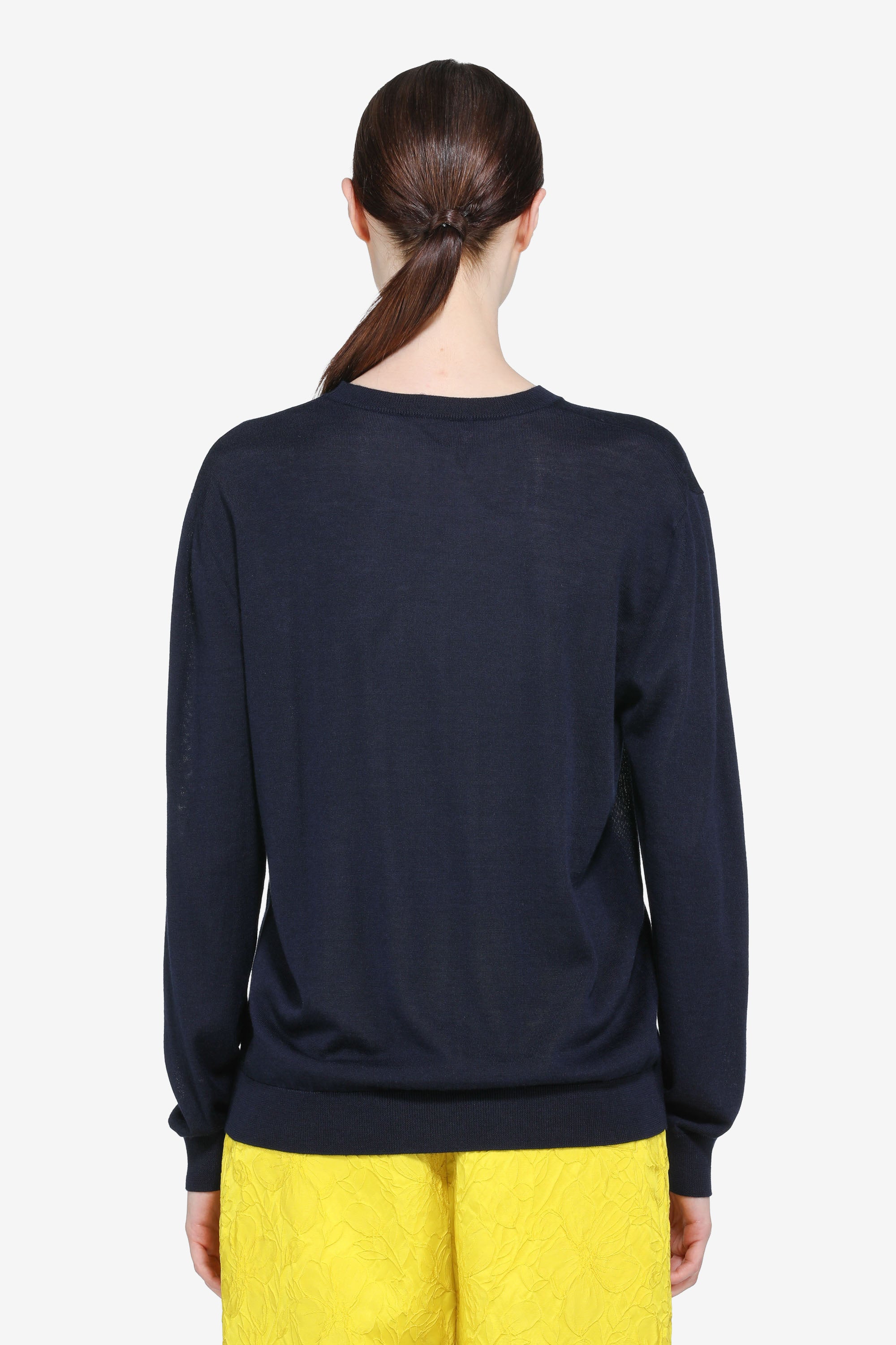 Long-sleeved crew neck sweater