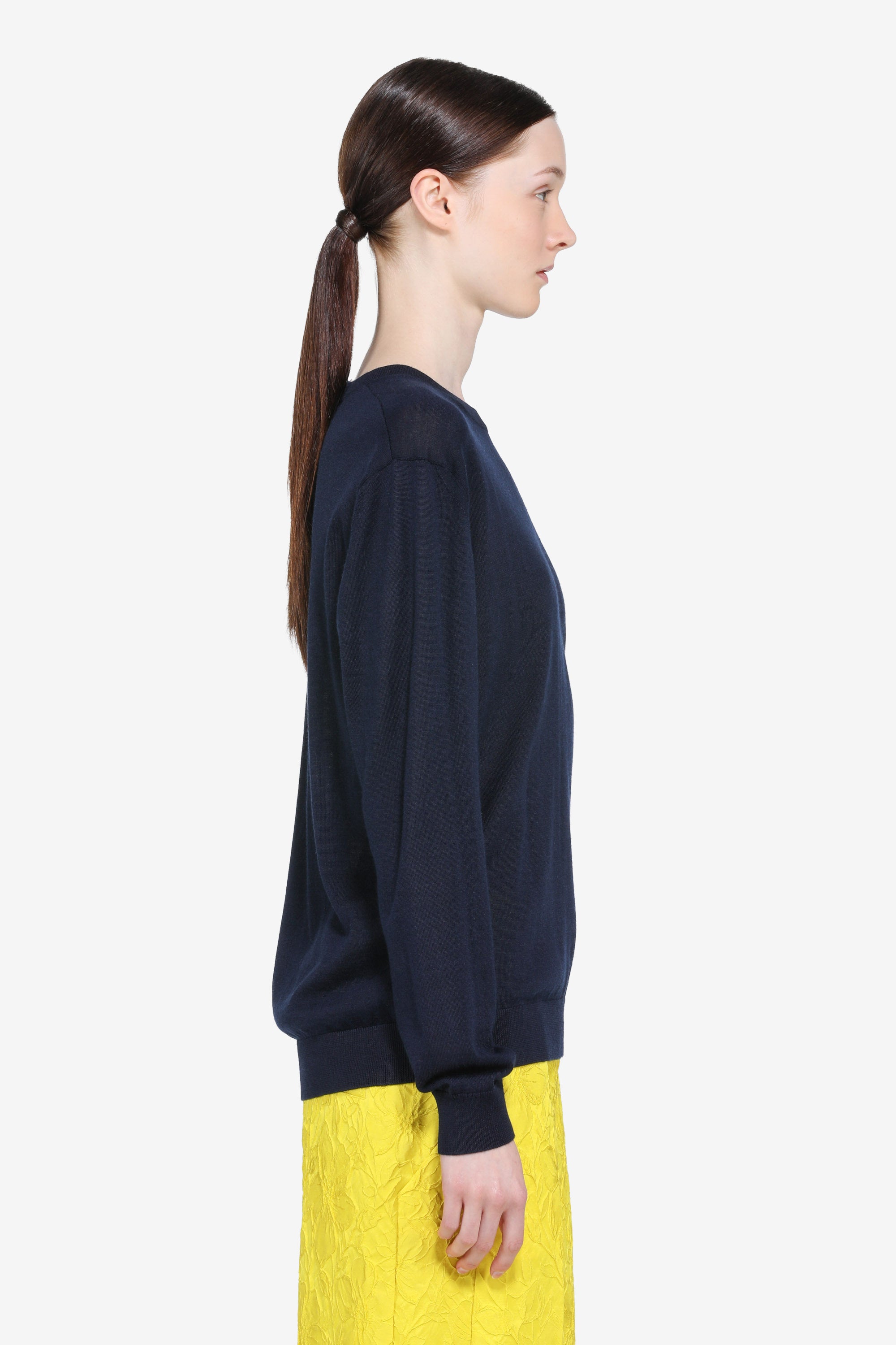 Long-sleeved crew neck sweater