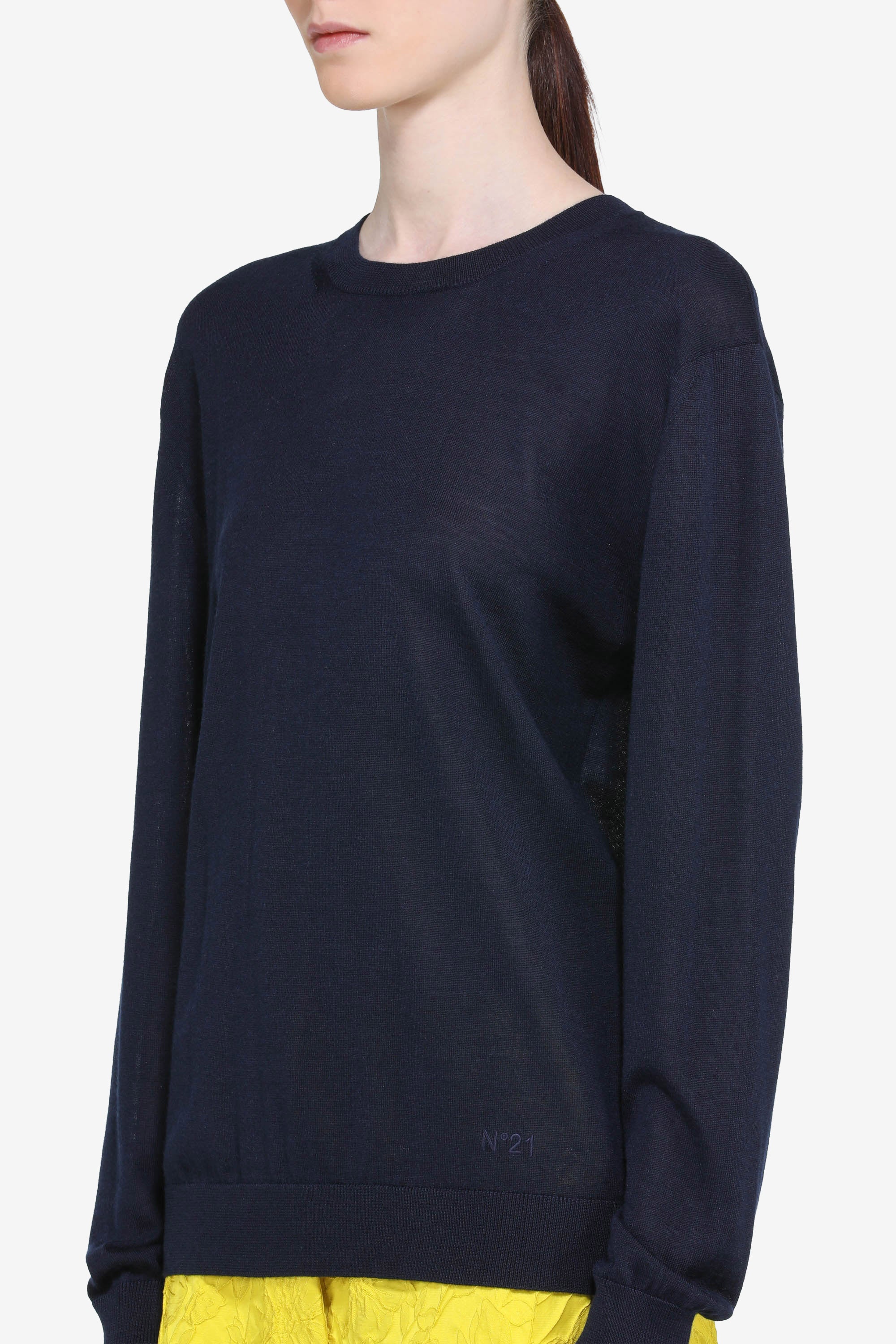 Long-sleeved crew neck sweater