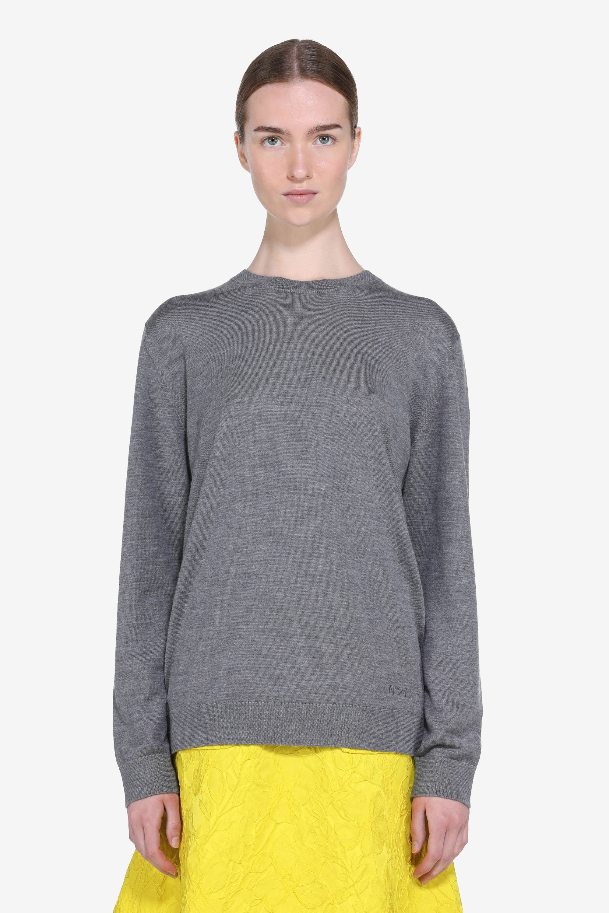 Long-sleeved crew neck sweater