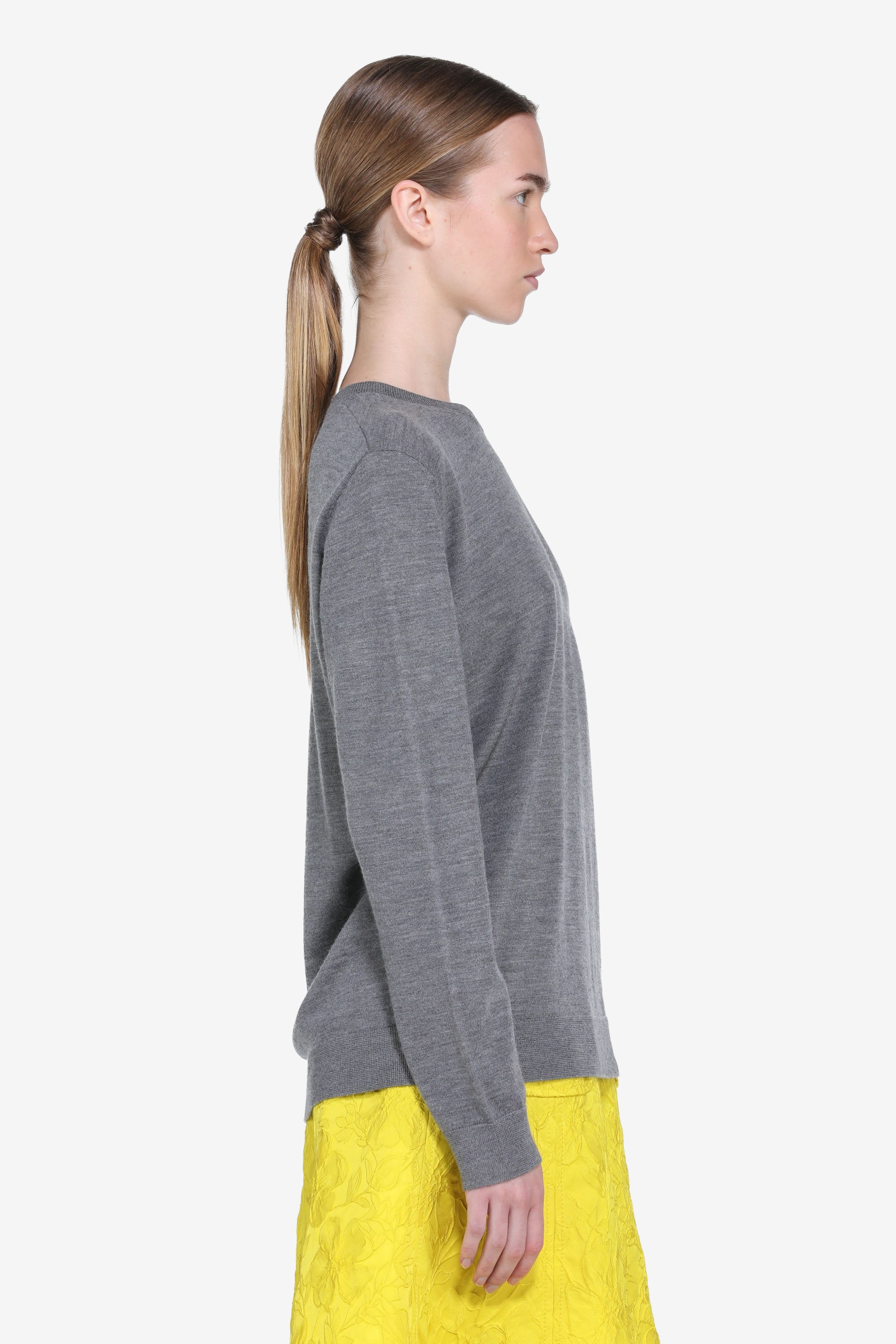 Long-sleeved crew neck sweater
