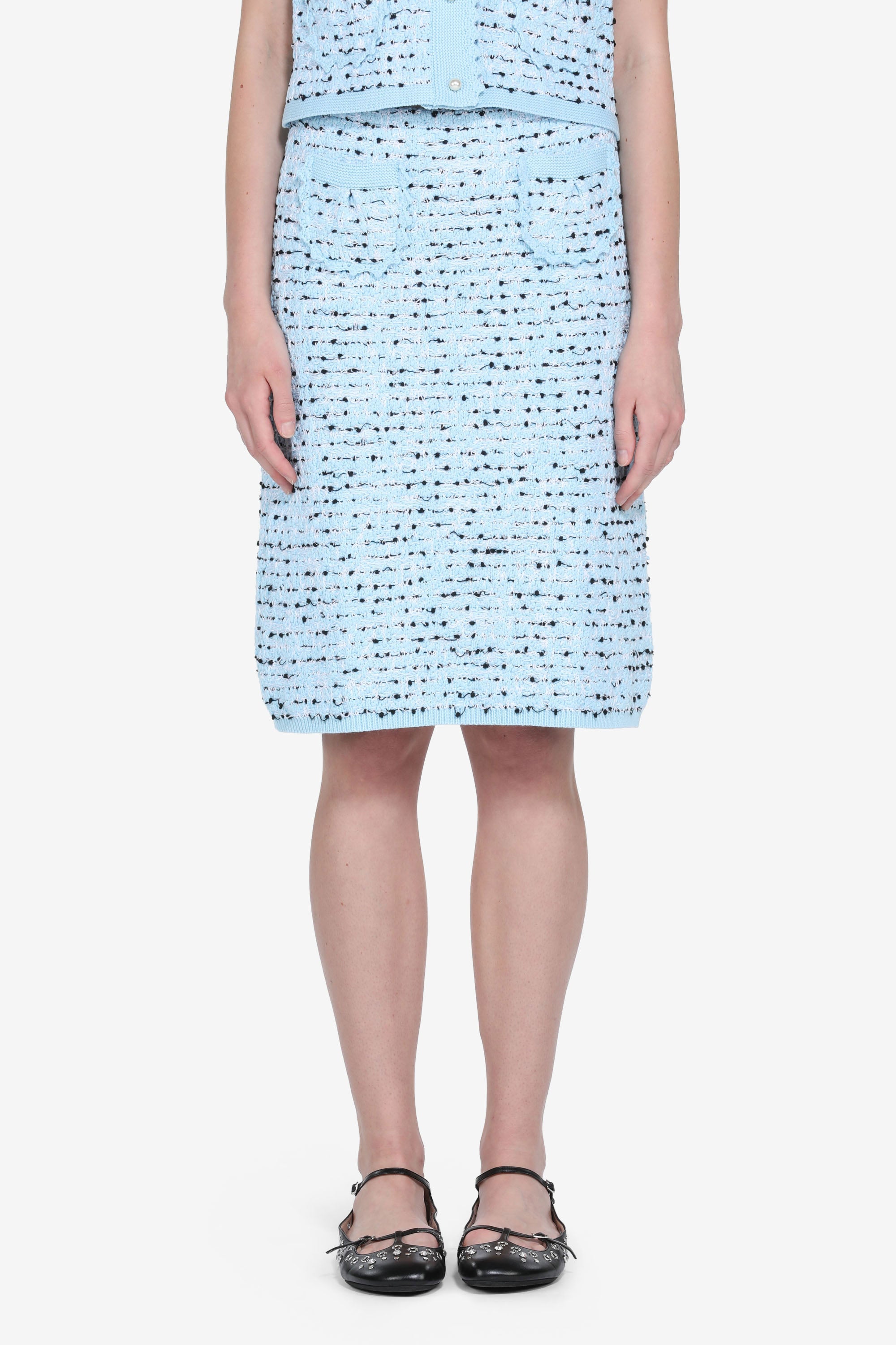 Knee-length knitted skirt