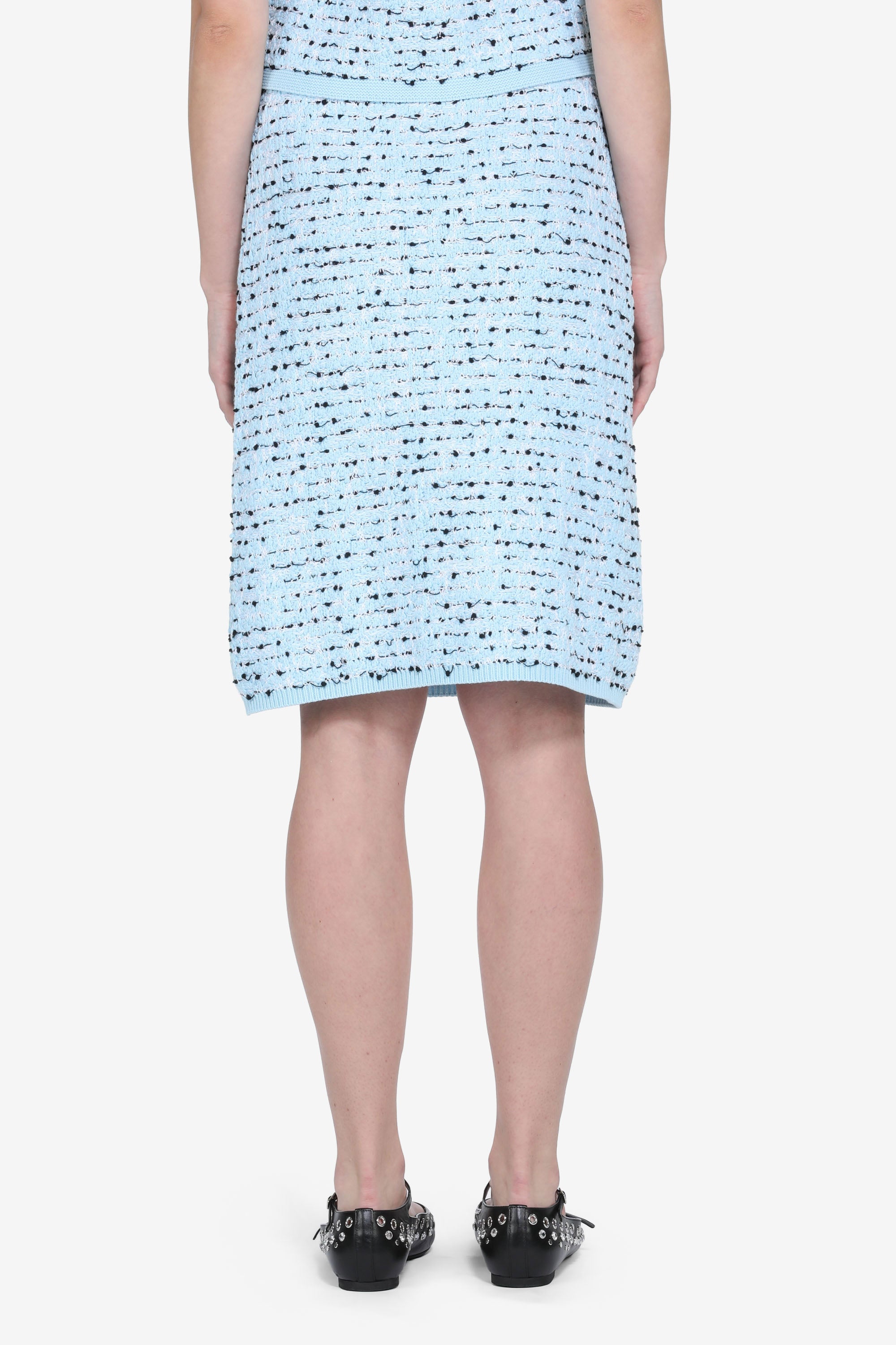 Knee-length knitted skirt