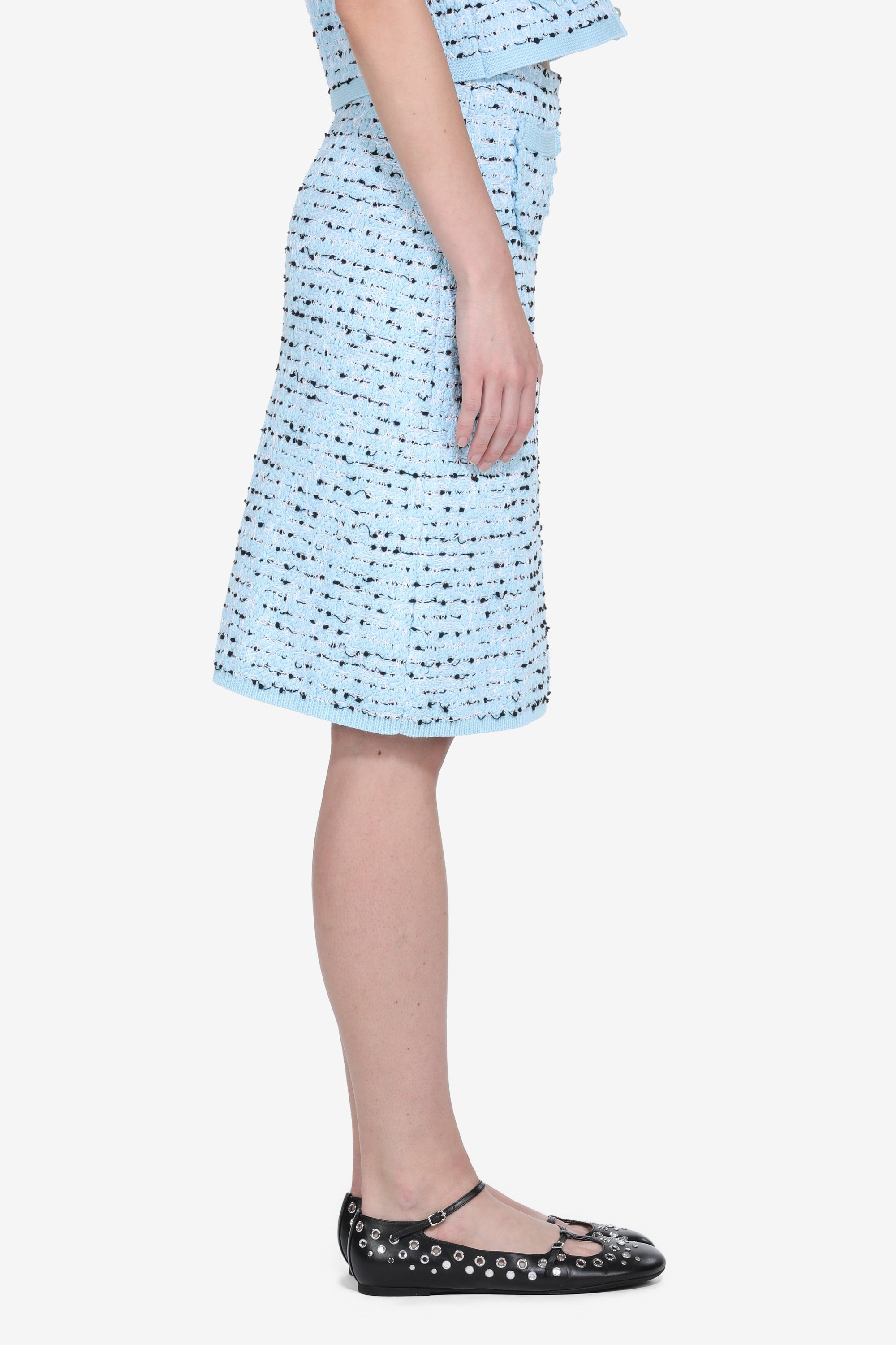 Knee-length knitted skirt