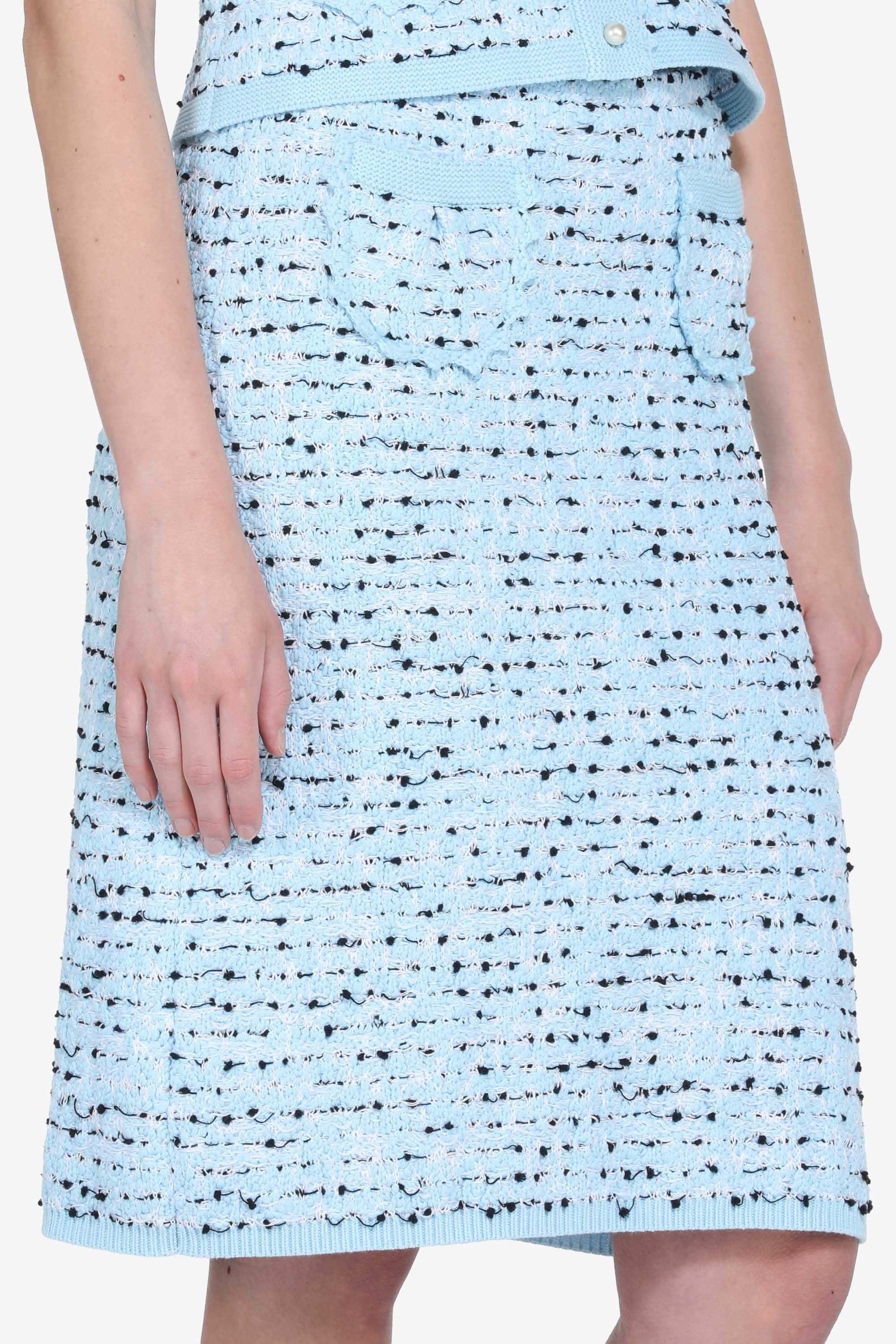 Knee-length knitted skirt