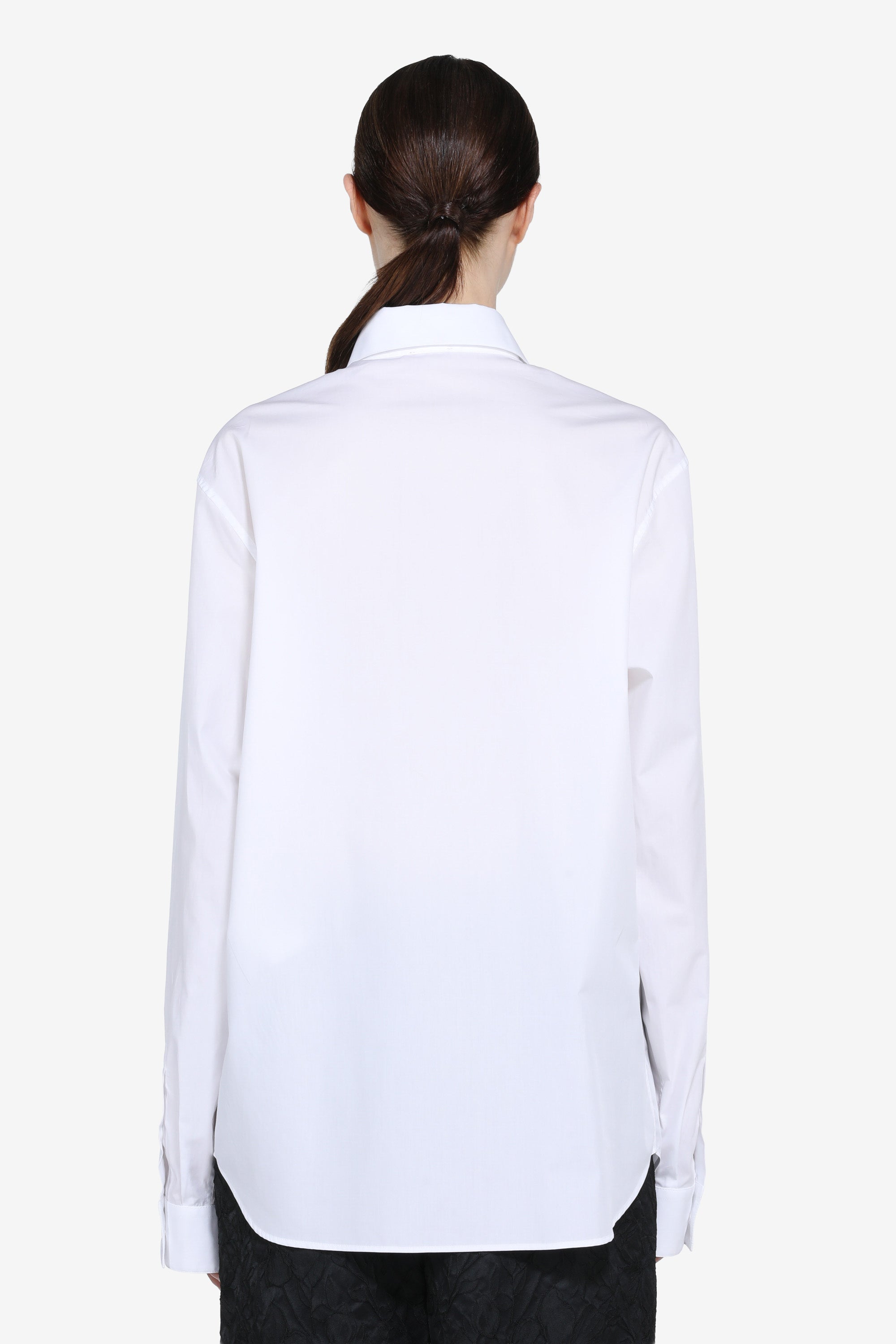 Shirt with collar appliques