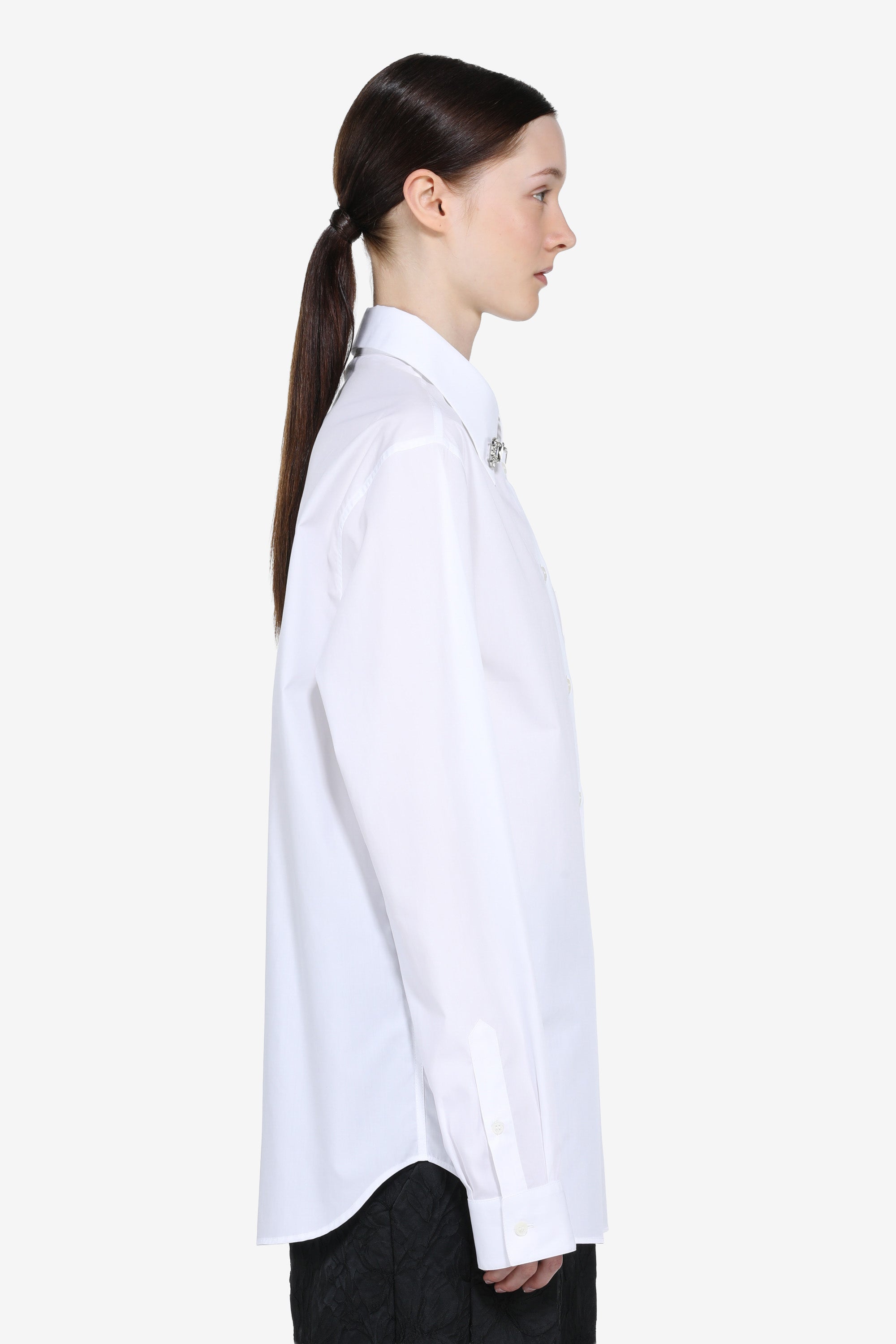 Shirt with collar appliques