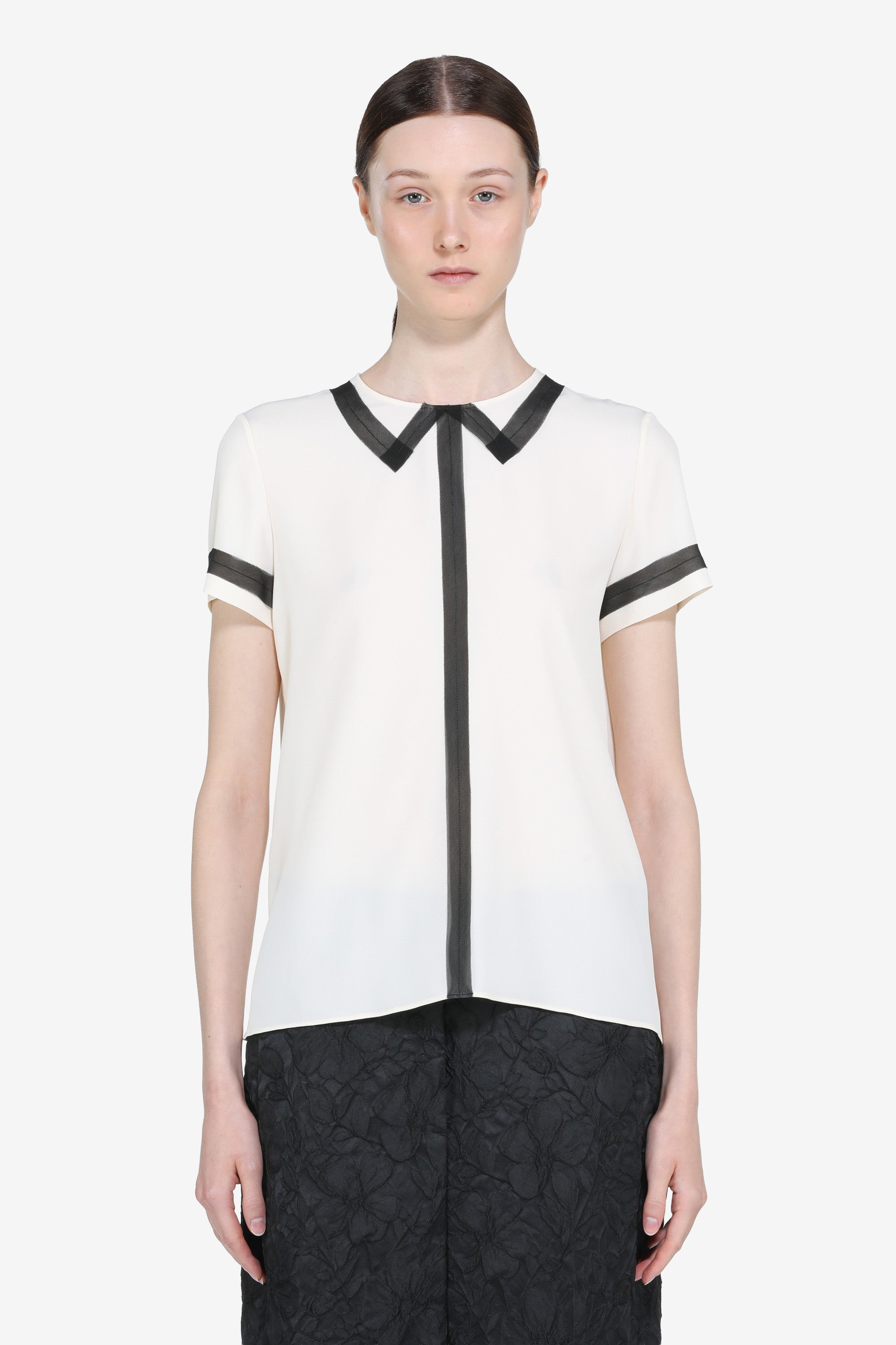 Short-sleeved blouse