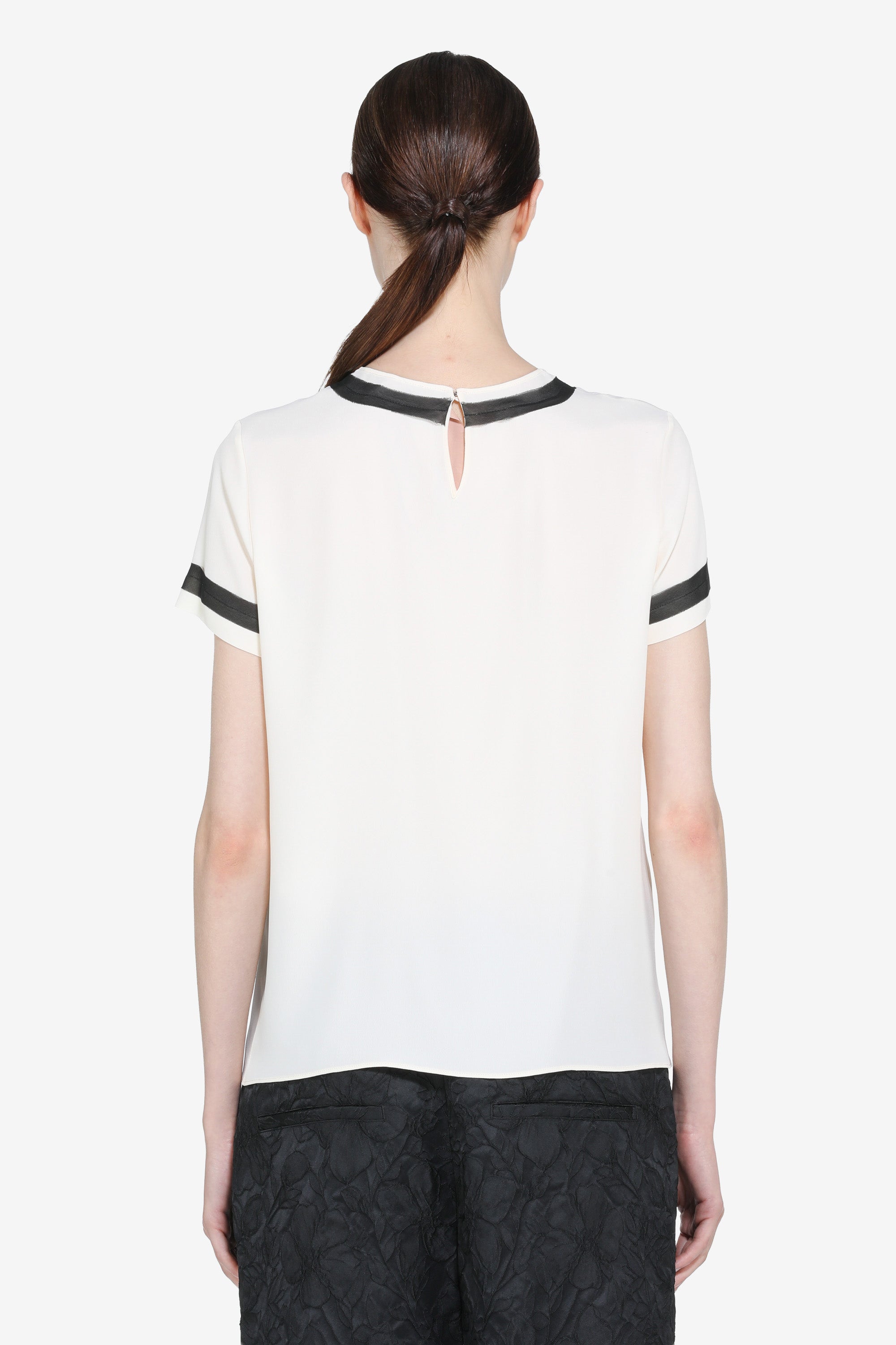 Short-sleeved blouse