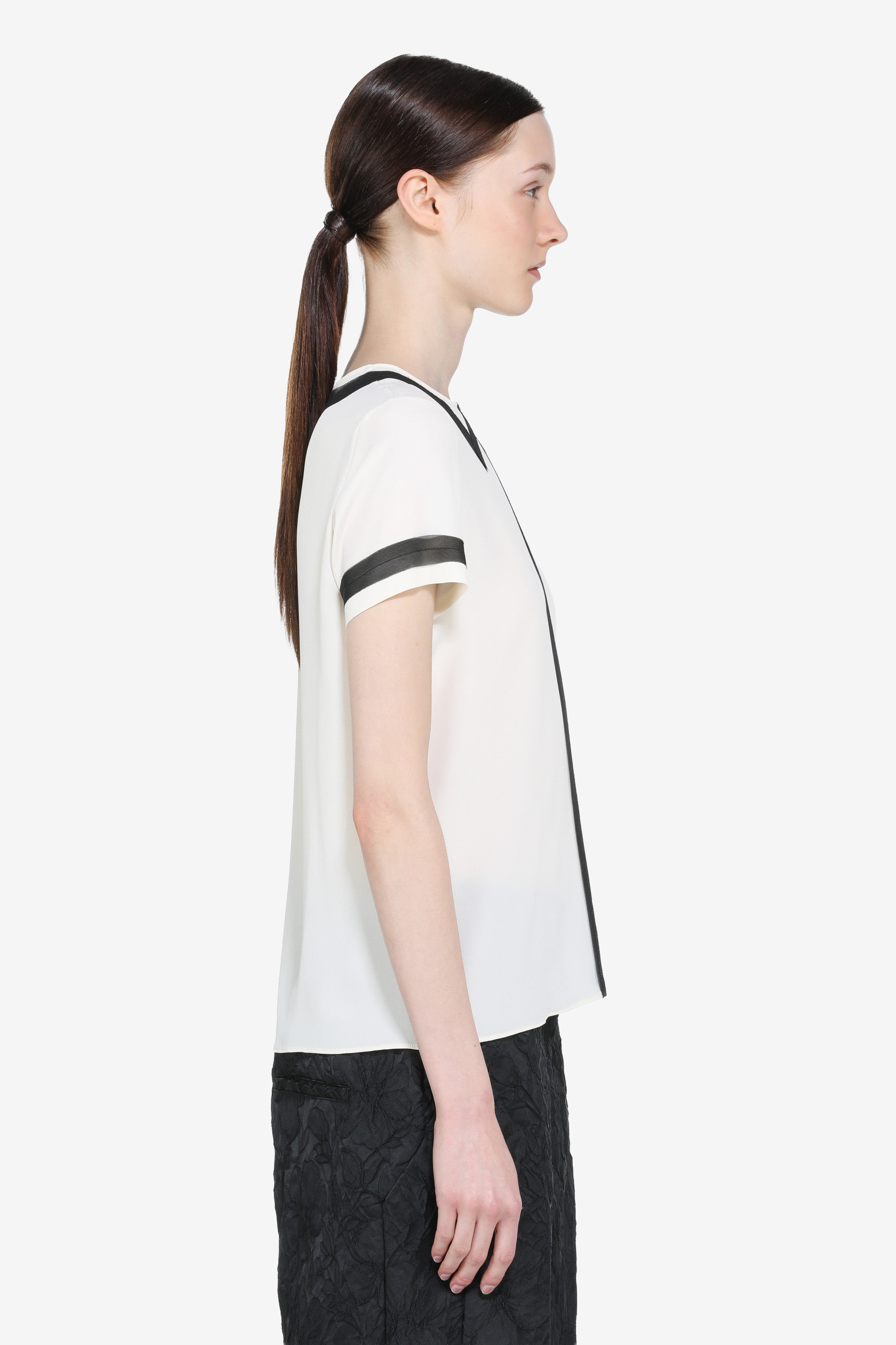 Short-sleeved blouse