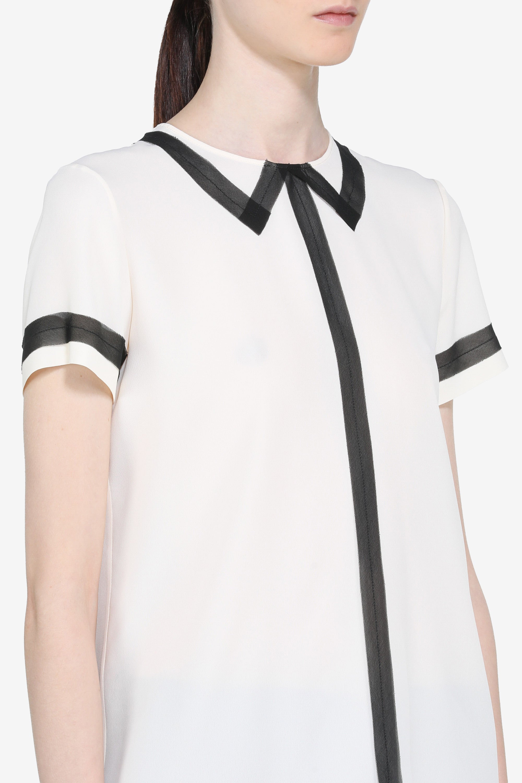 Short-sleeved blouse