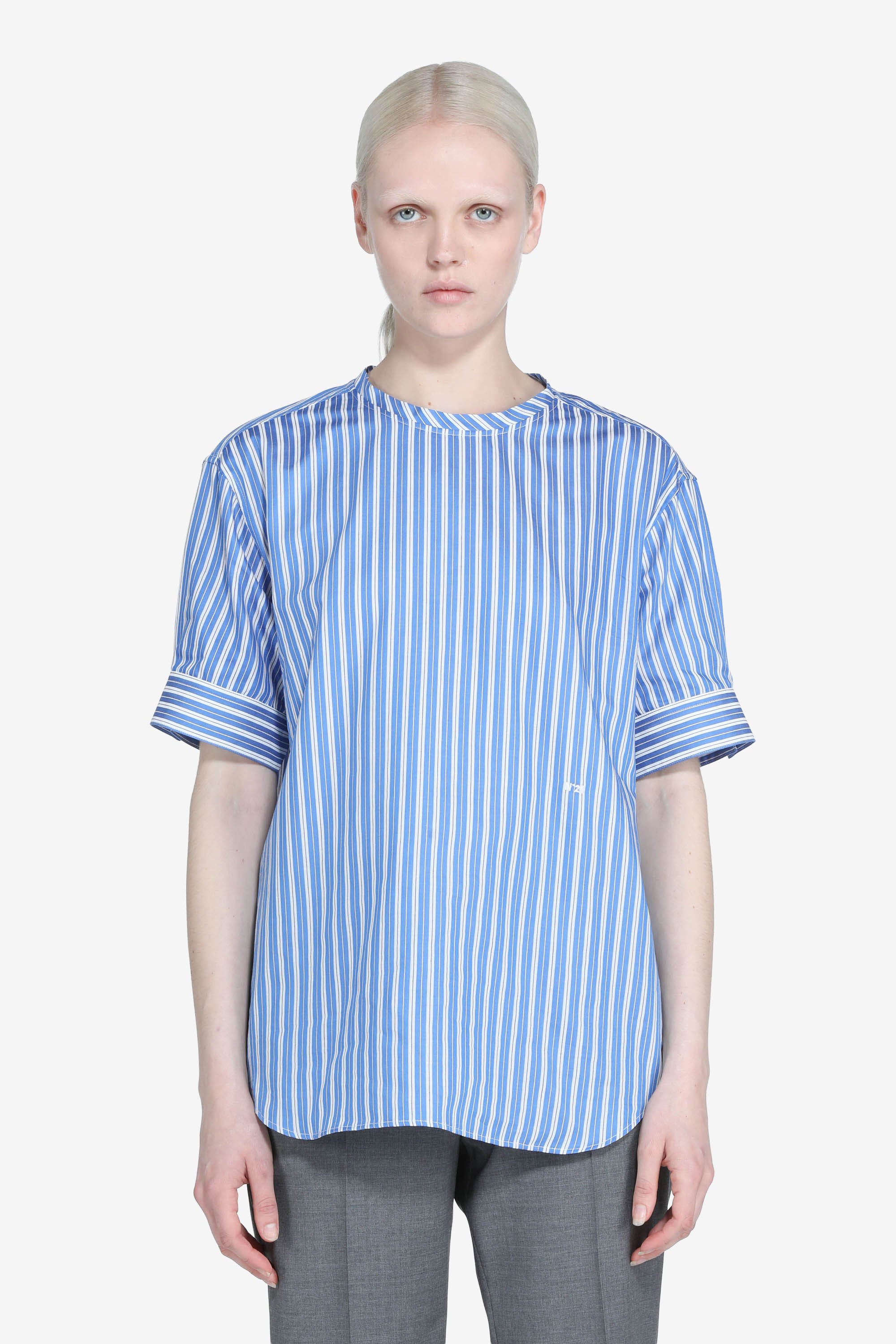 Short-sleeved blouse