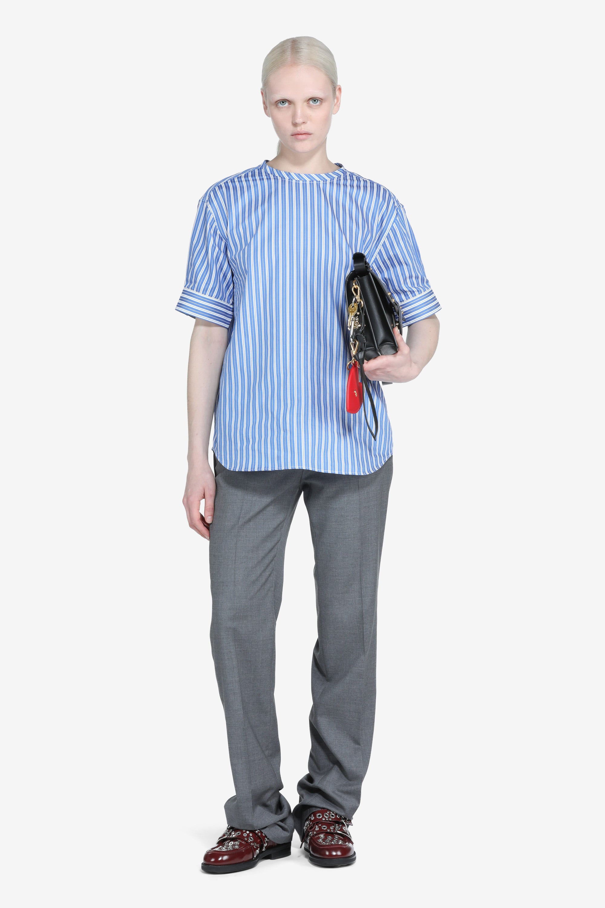 Short-sleeved blouse