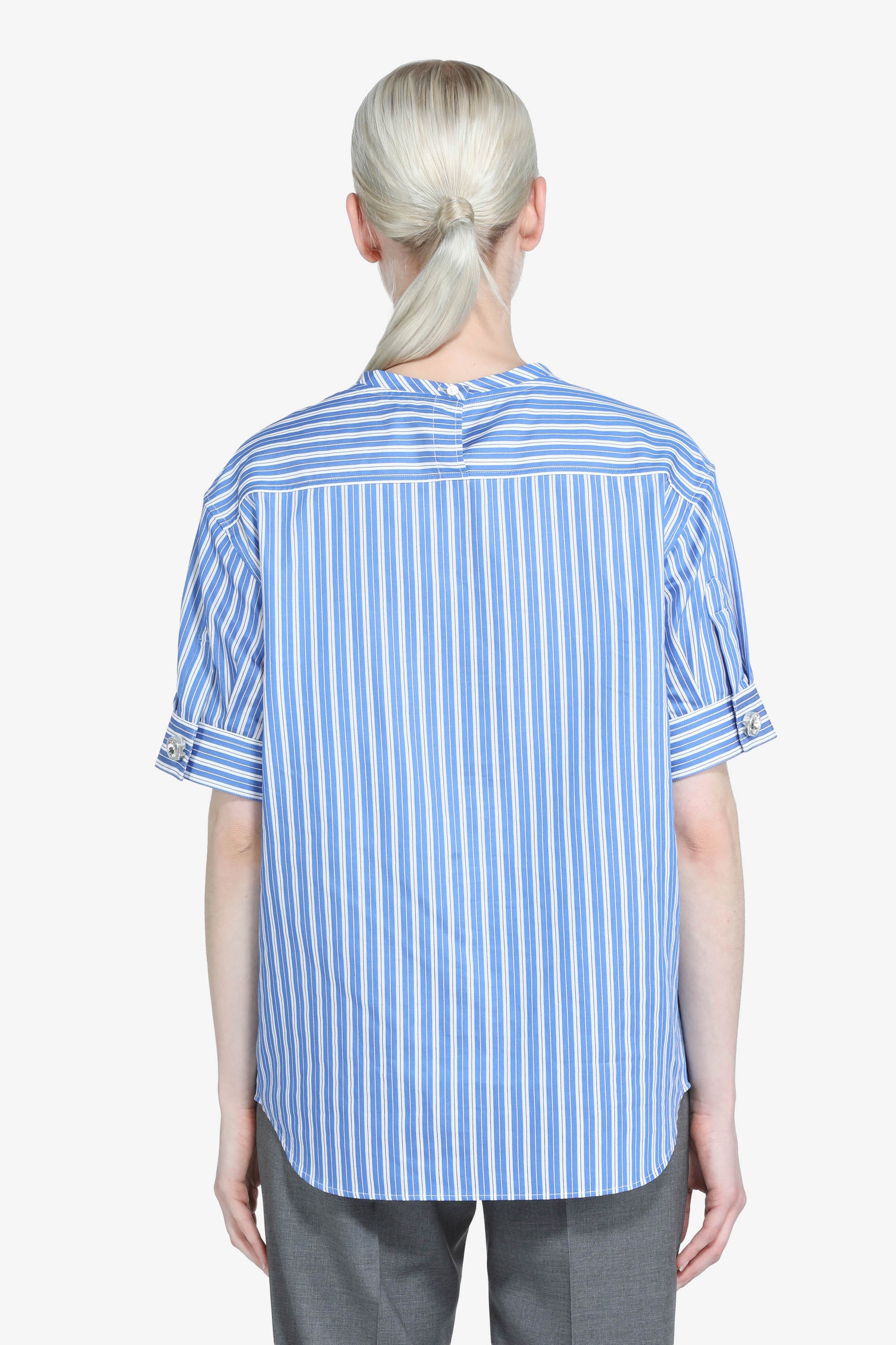 Short-sleeved blouse