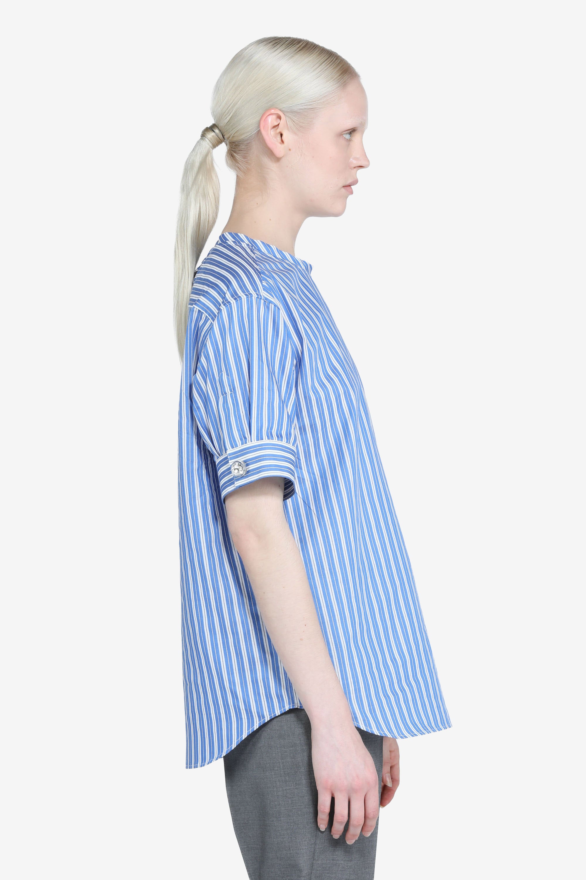 Short-sleeved blouse