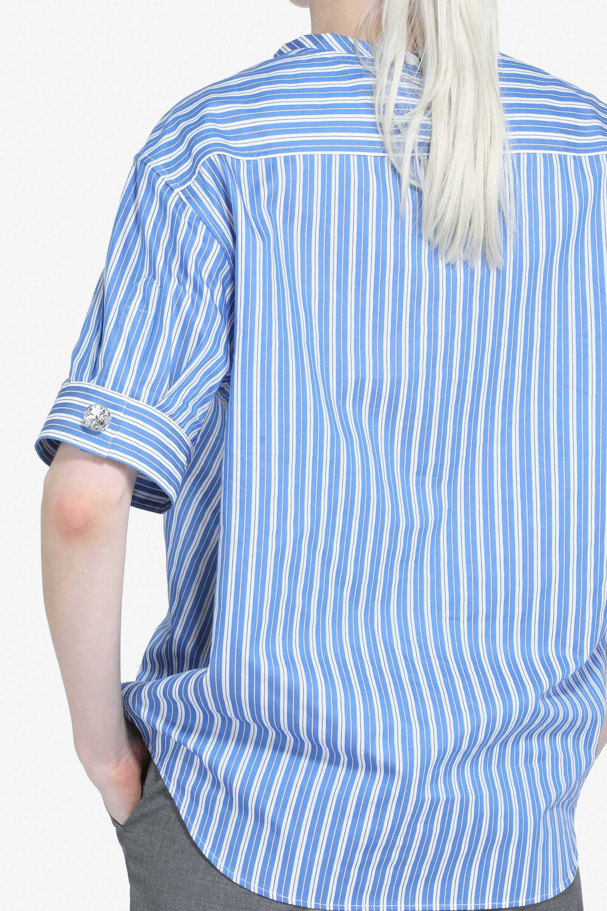 Short-sleeved blouse