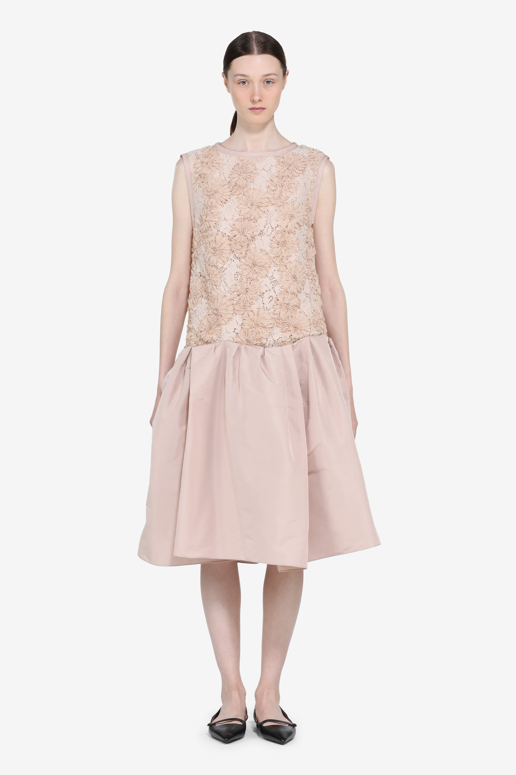 Knee-length dress with lace