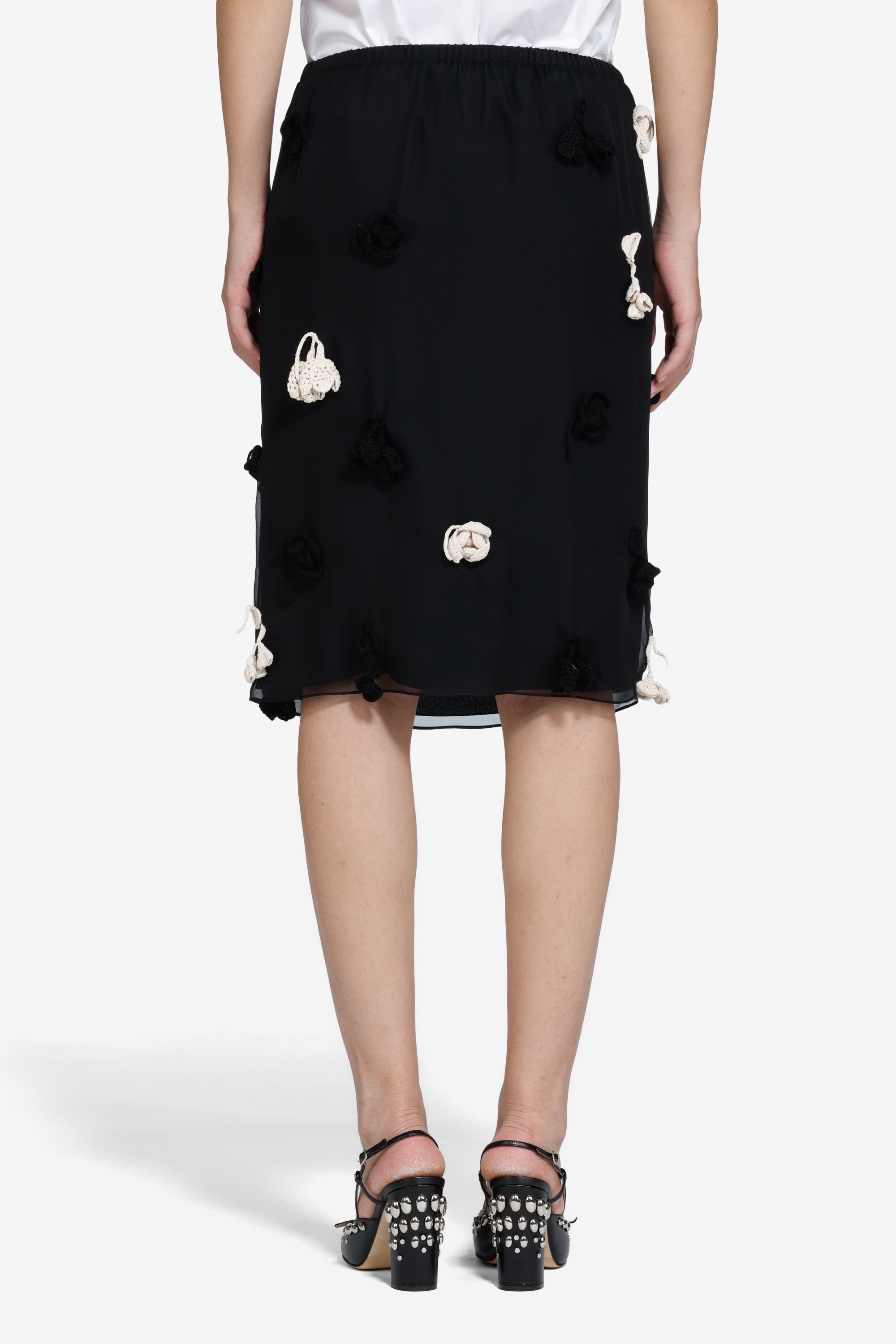 Gonna tubino con applicazioni a uncinetto