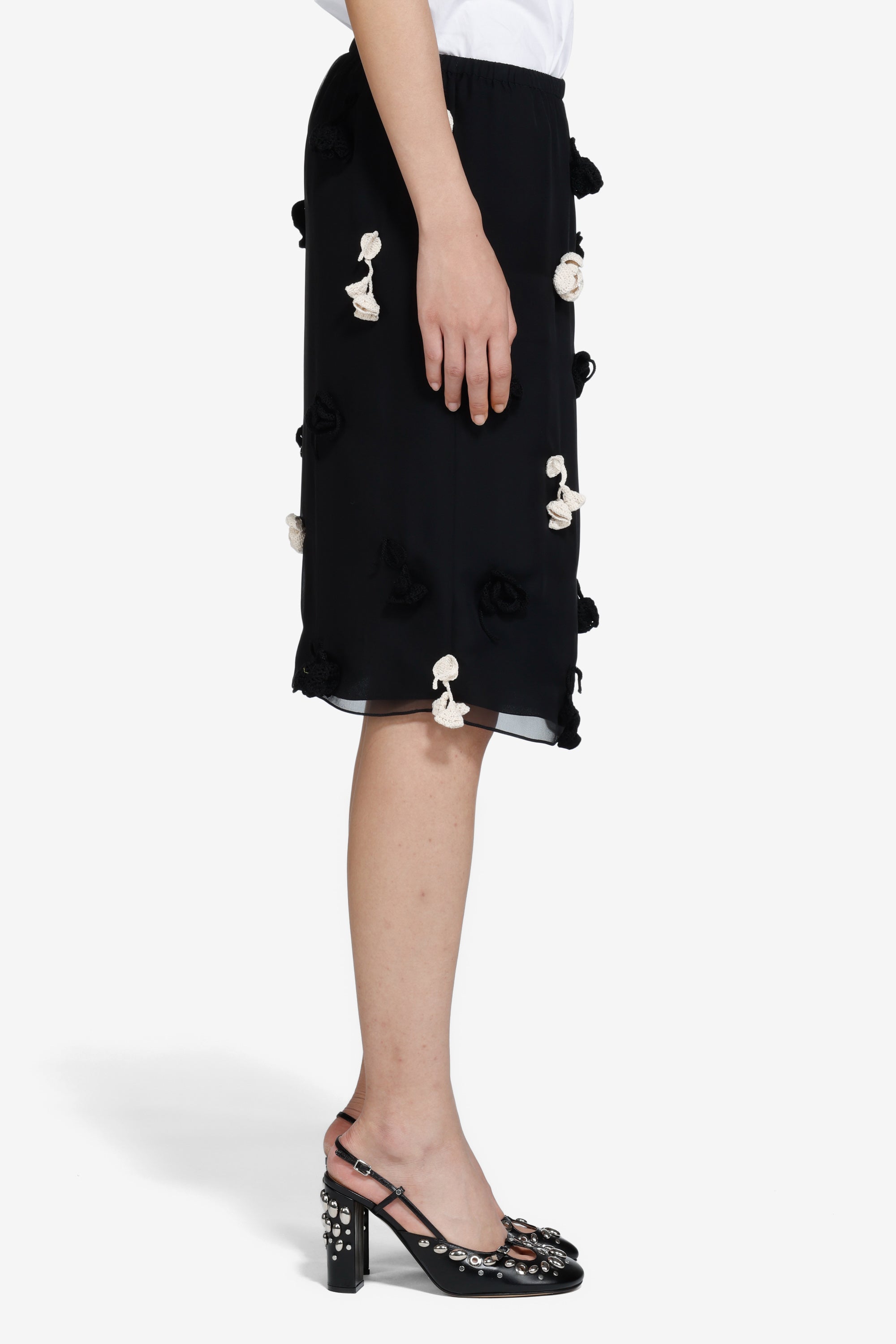 Gonna tubino con applicazioni a uncinetto