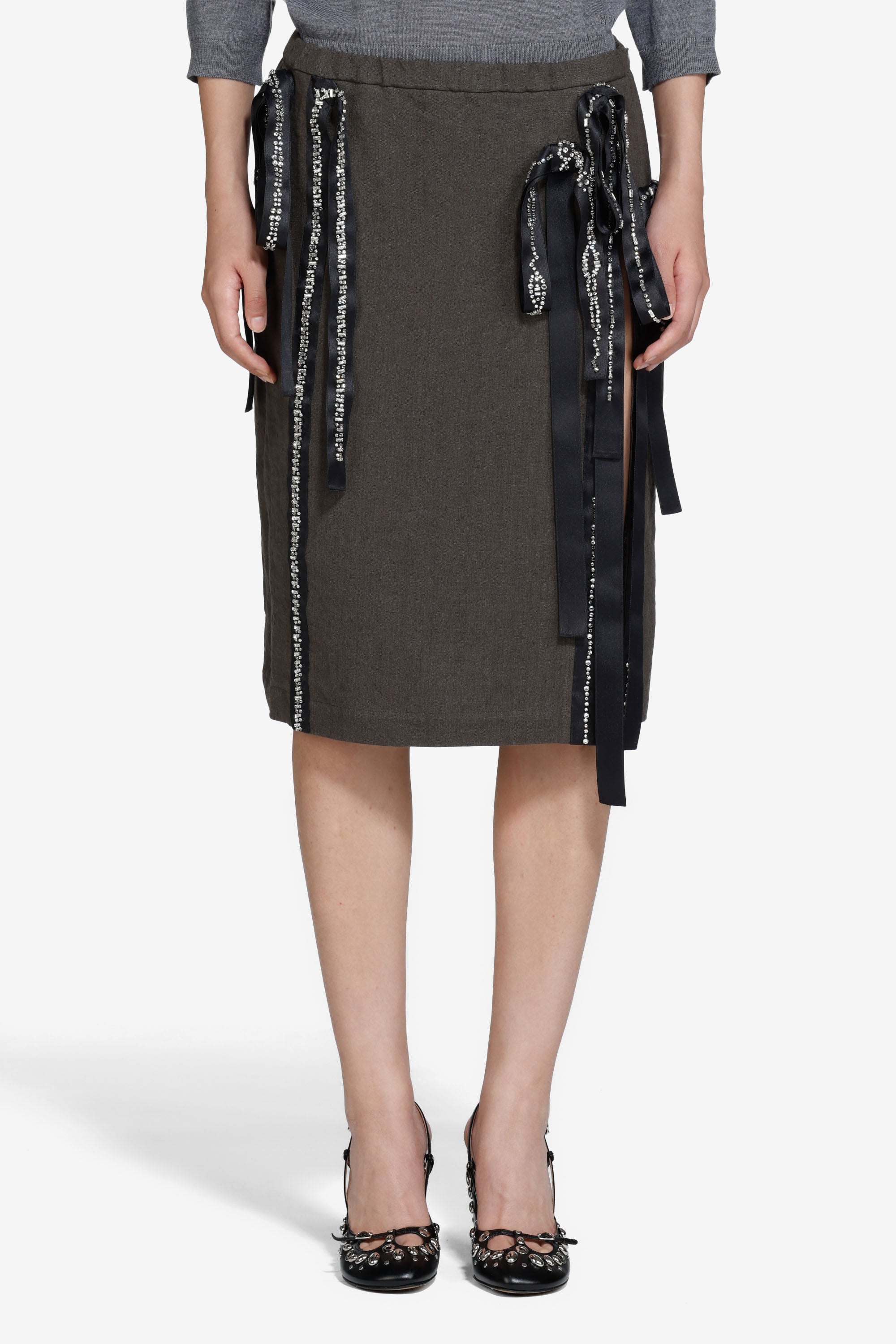 Gonna tubino con spacco e nastri decorativi