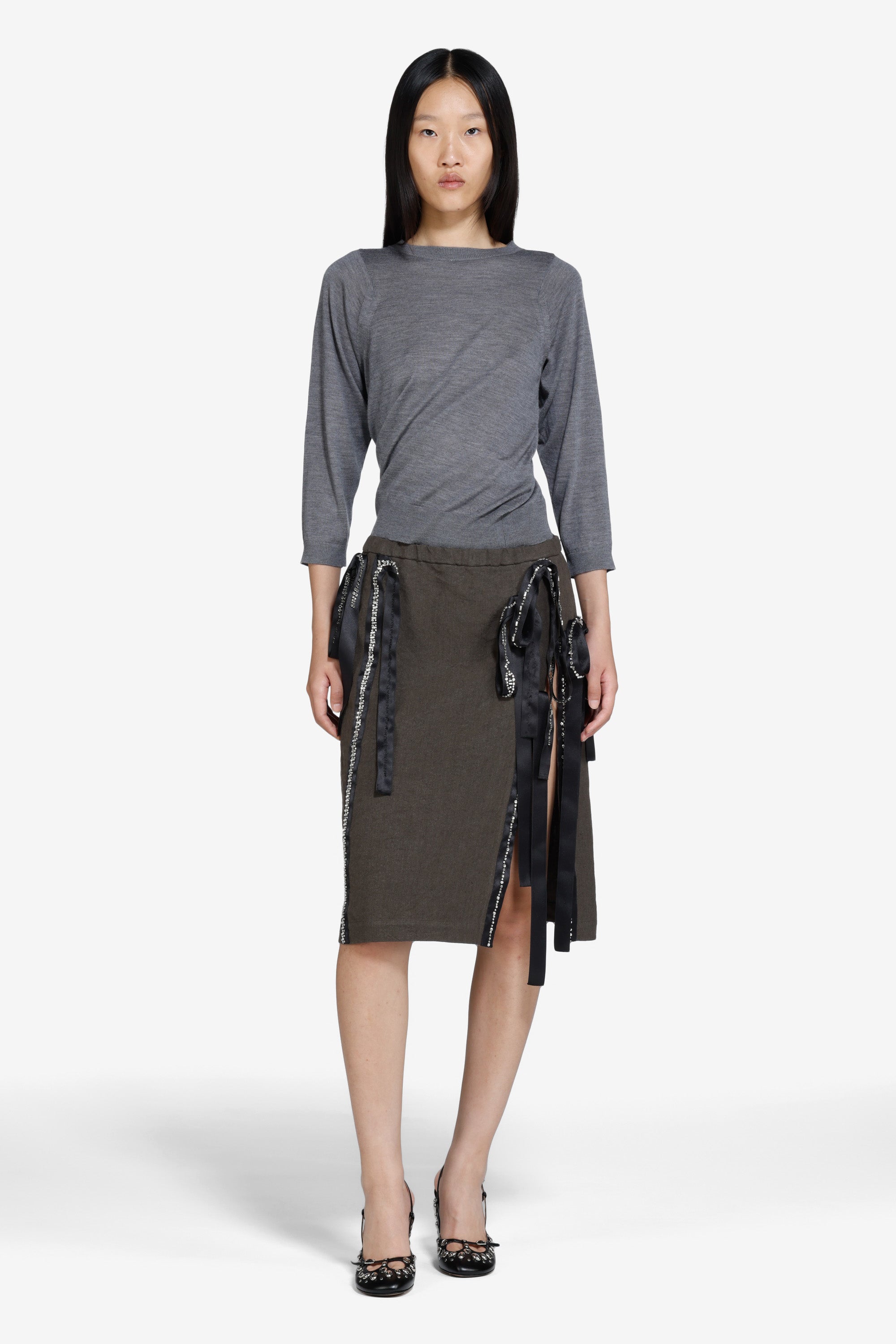 Gonna tubino con spacco e nastri decorativi