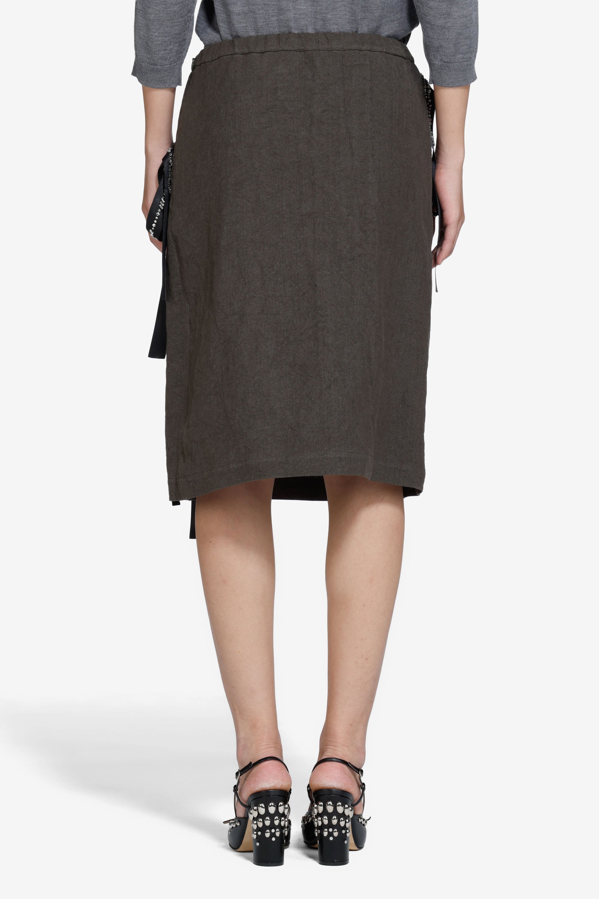 Gonna tubino con spacco e nastri decorativi