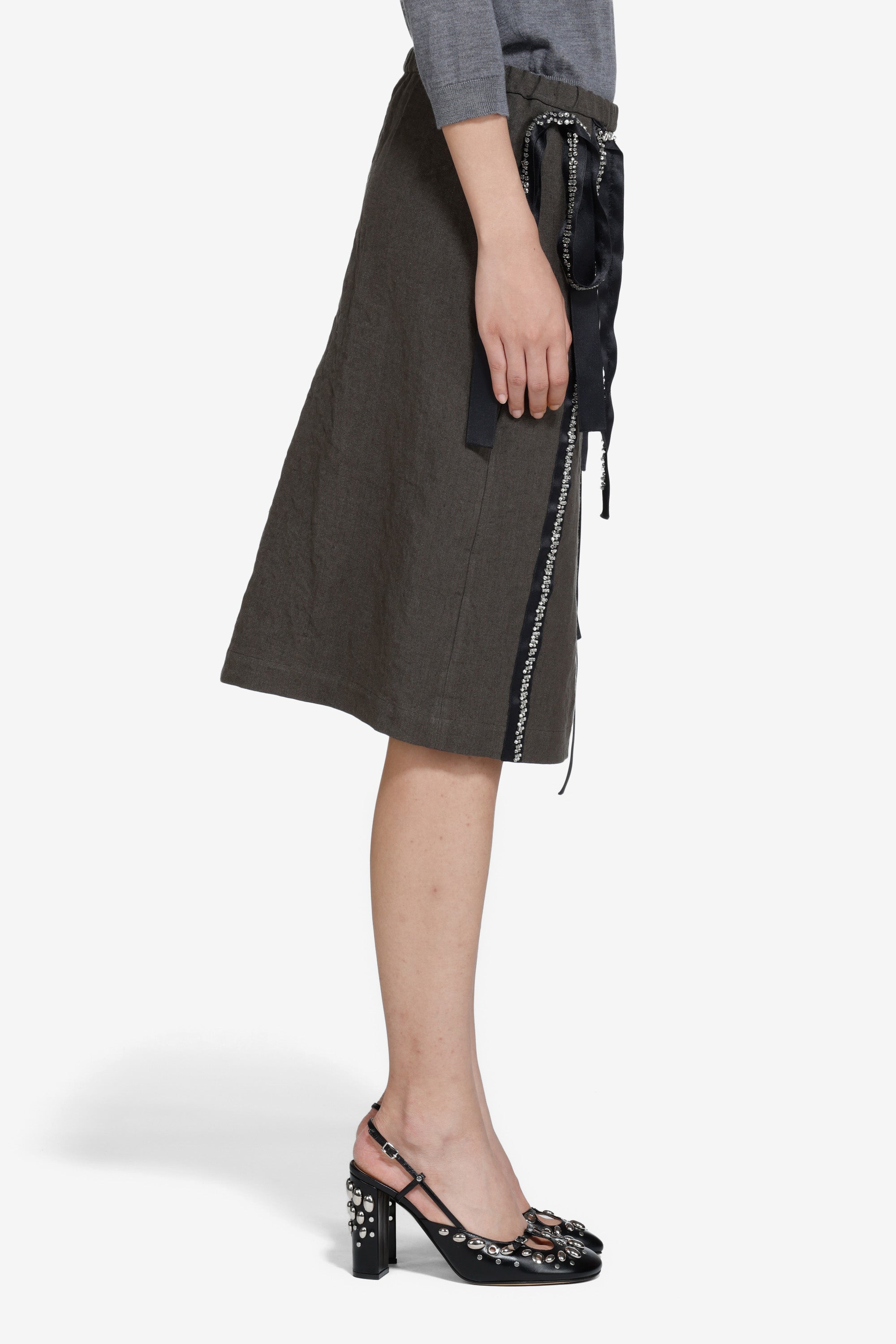 Gonna tubino con spacco e nastri decorativi