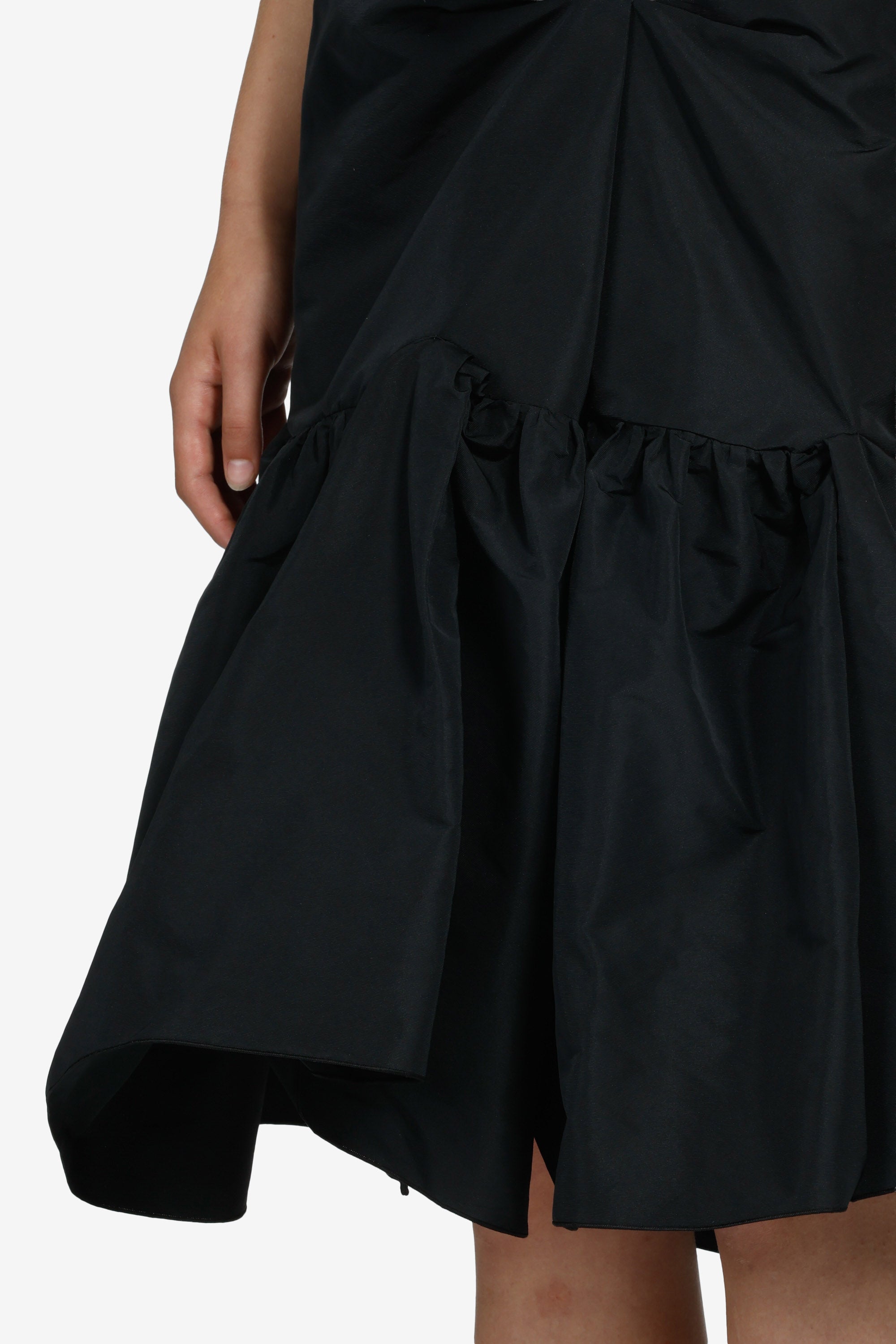 Gonna strutturata sotto il ginocchio